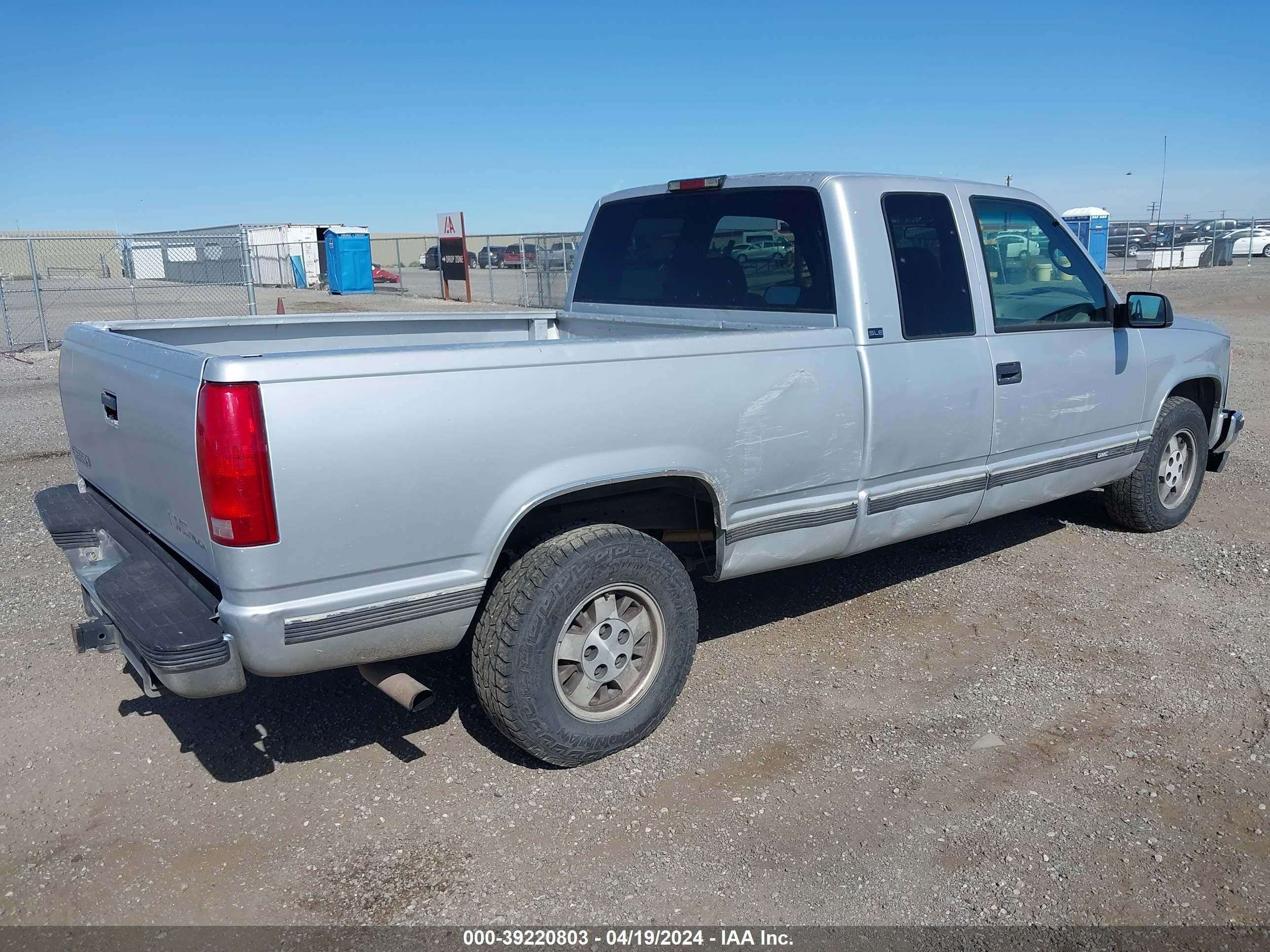 Photo 3 VIN: 2GTEC19K7S1576716 - GMC SIERRA 