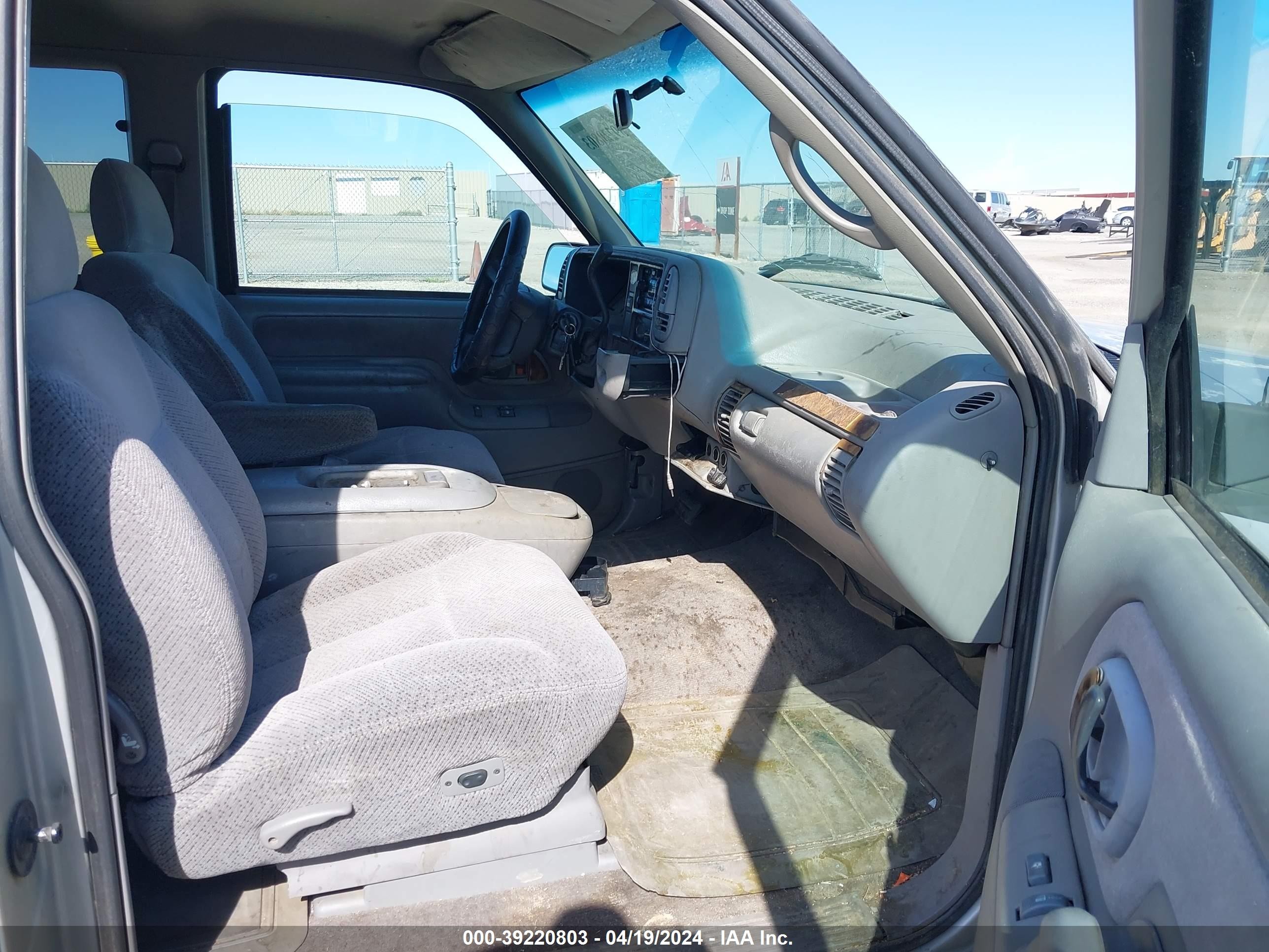 Photo 4 VIN: 2GTEC19K7S1576716 - GMC SIERRA 