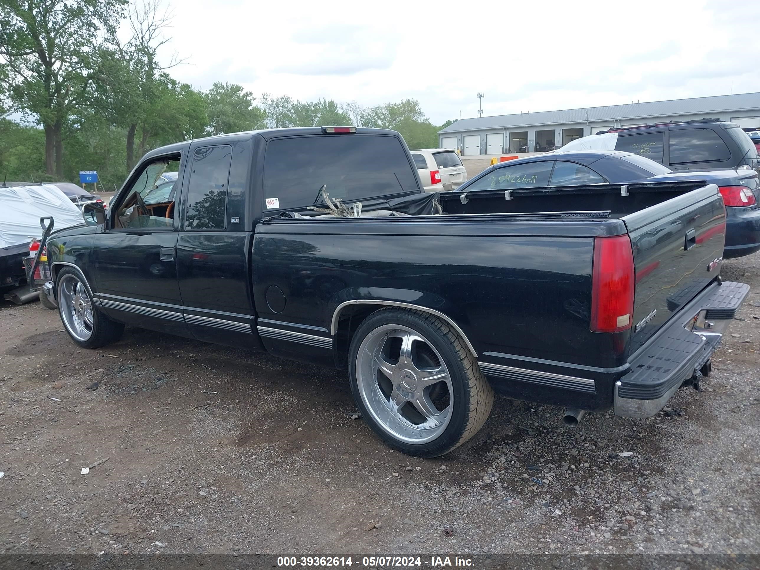 Photo 2 VIN: 2GTEC19K8R1566609 - GMC SIERRA 