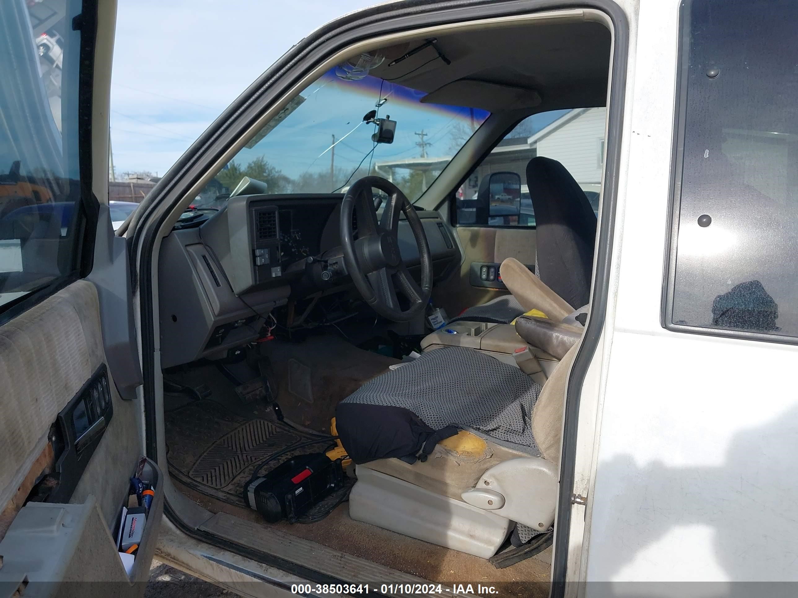 Photo 5 VIN: 2GTEC19K8R1582888 - GMC SIERRA 