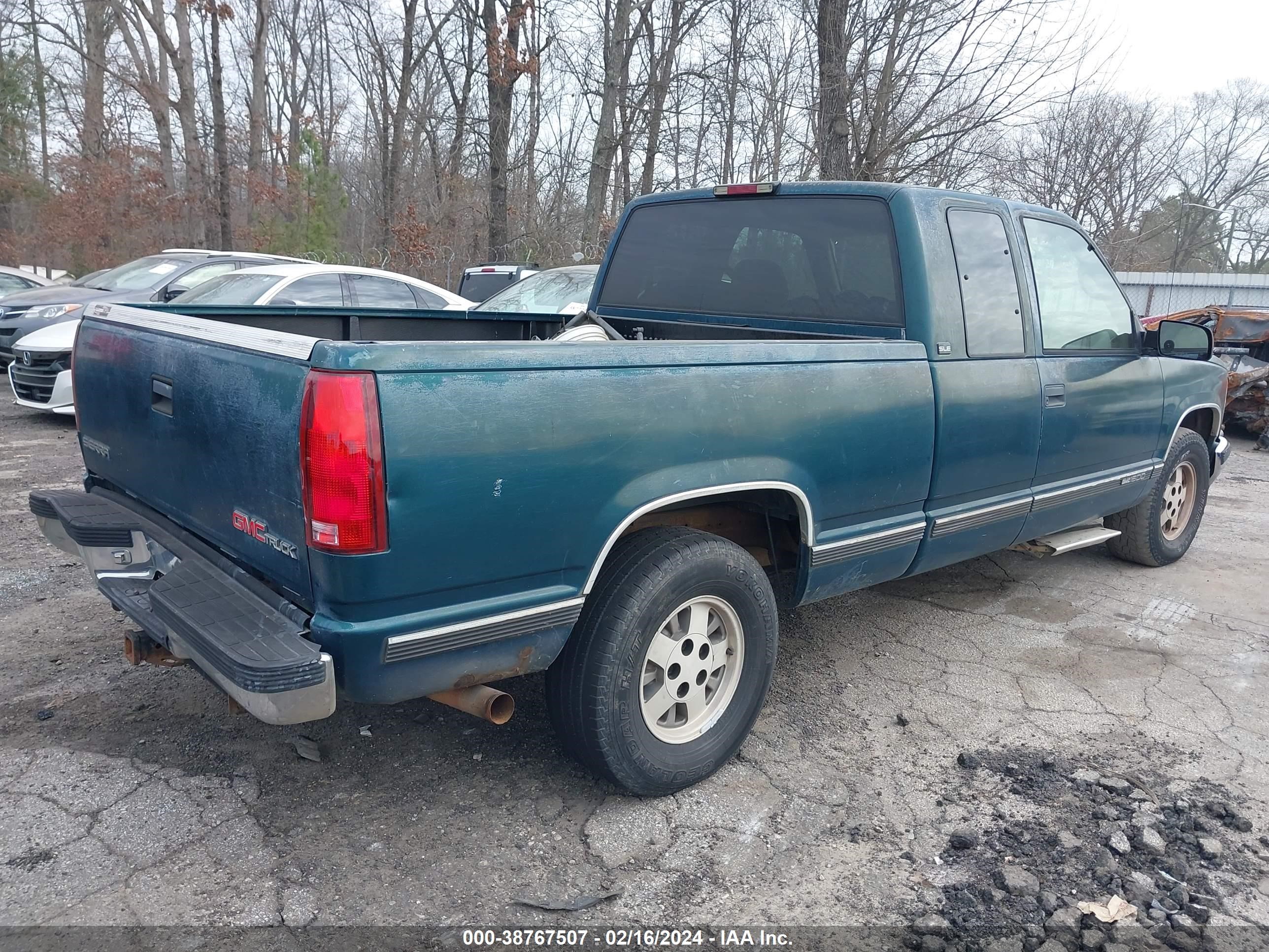 Photo 3 VIN: 2GTEC19K9S1572747 - GMC SIERRA 