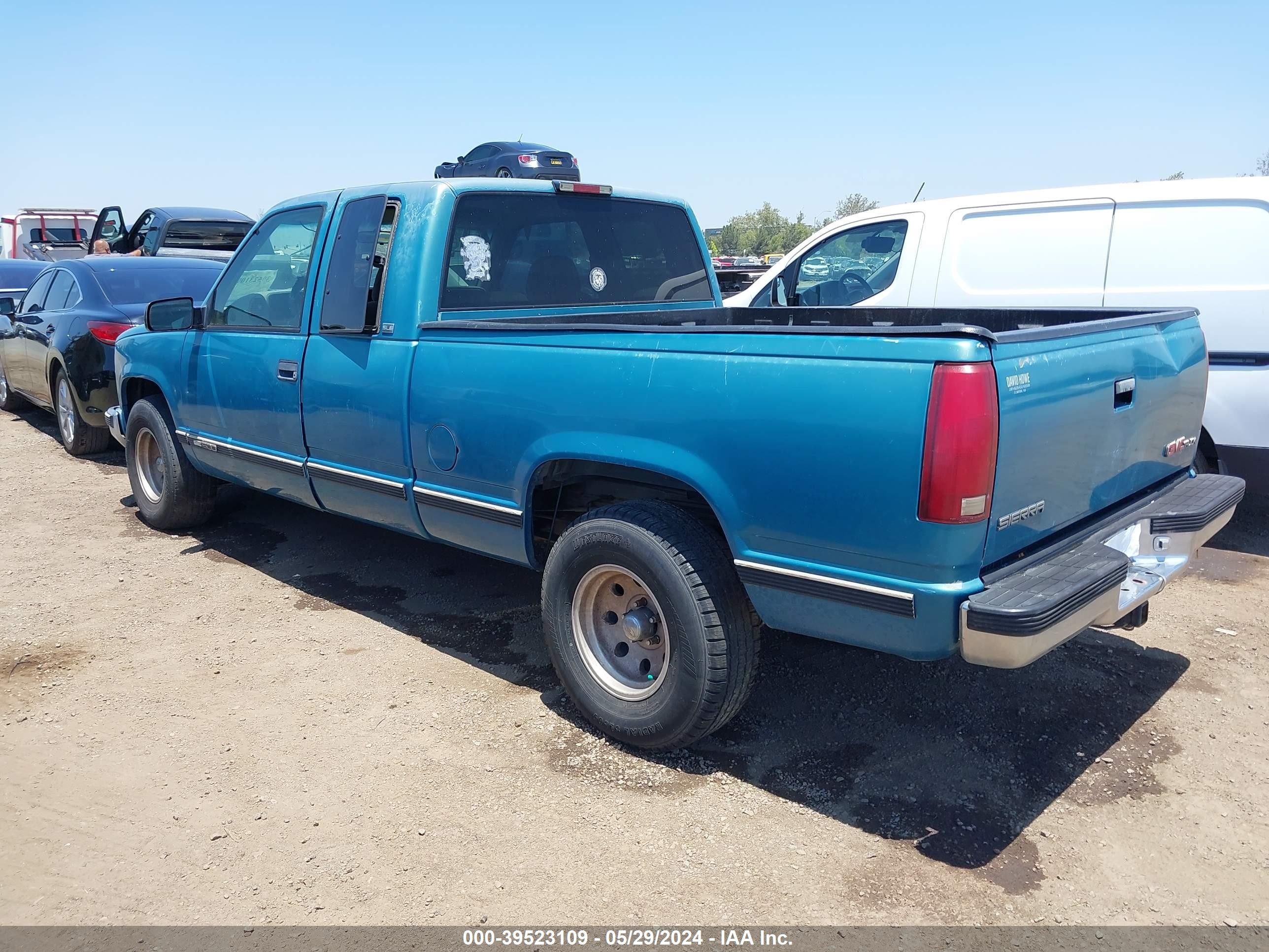 Photo 2 VIN: 2GTEC19MXV1517942 - GMC SIERRA 