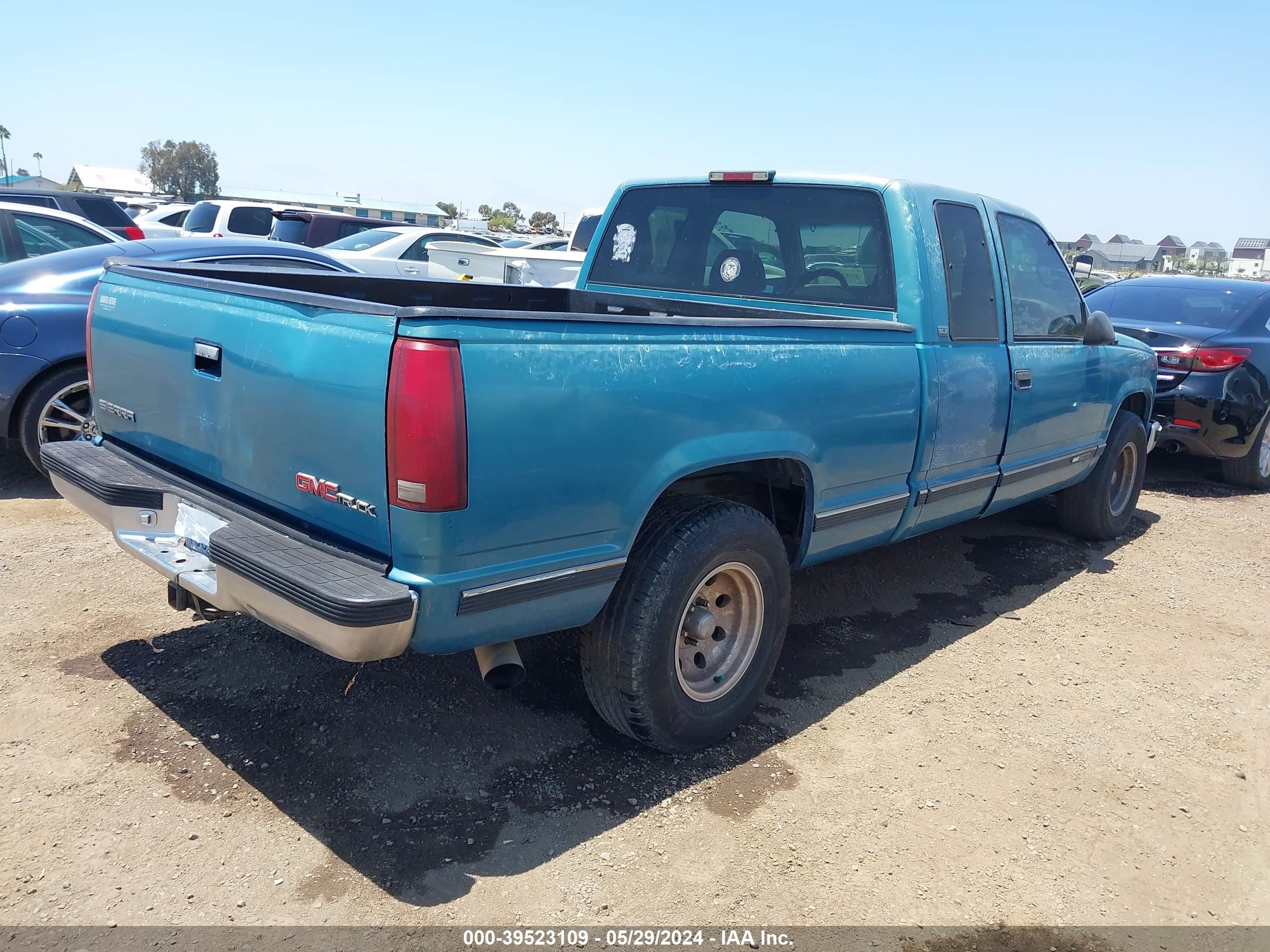 Photo 3 VIN: 2GTEC19MXV1517942 - GMC SIERRA 