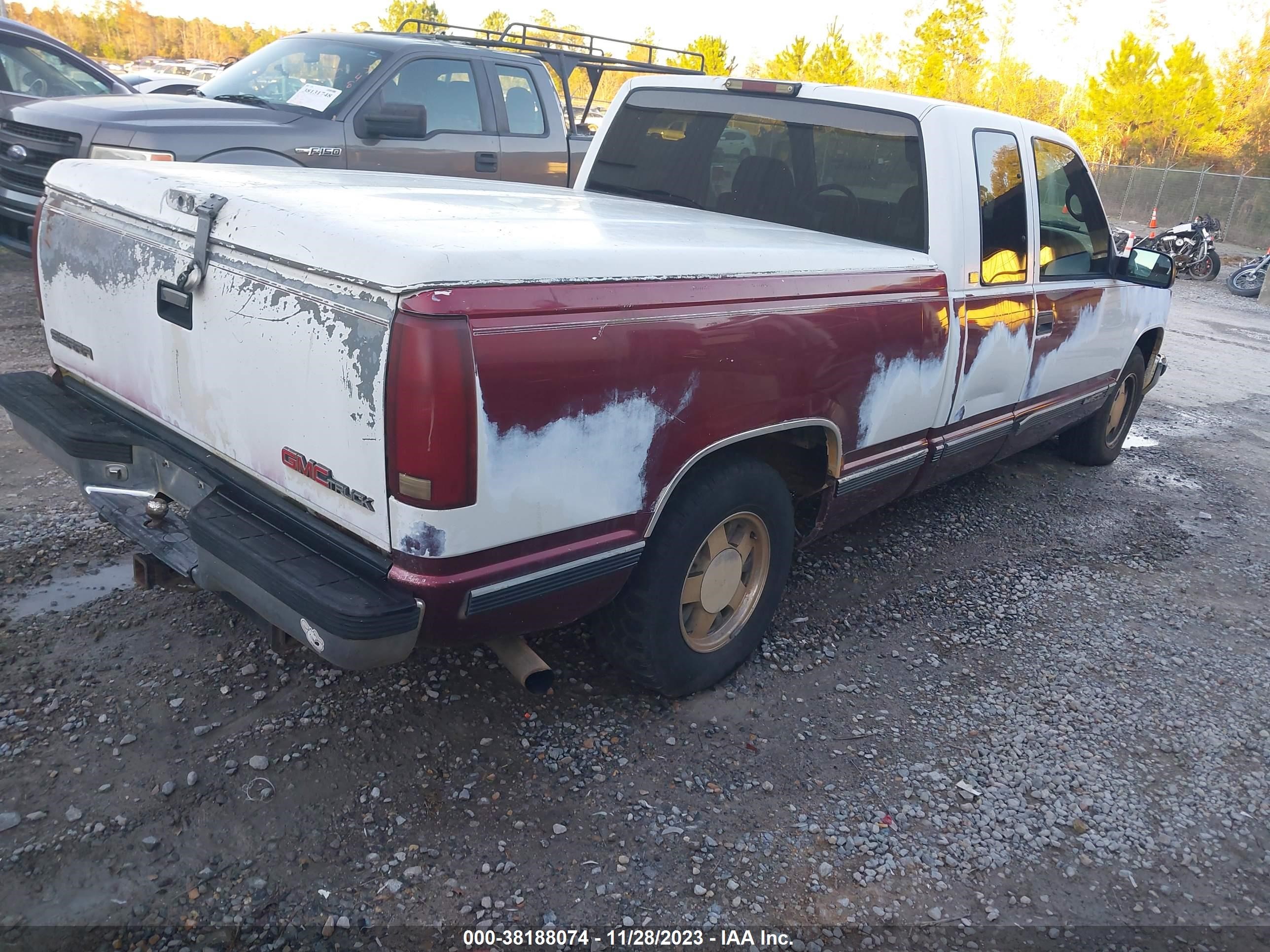 Photo 3 VIN: 2GTEC19R2V1521110 - GMC SIERRA 