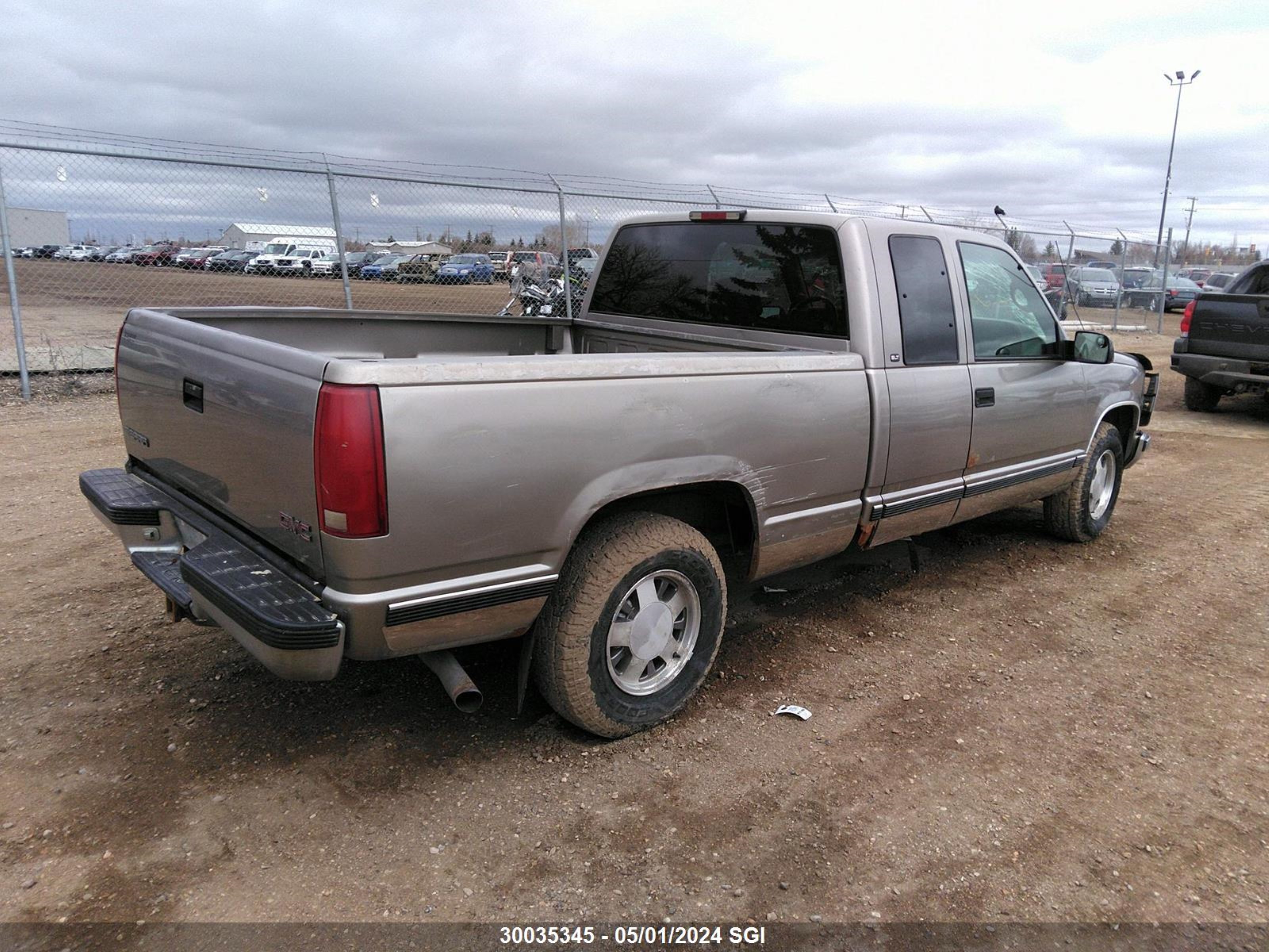 Photo 3 VIN: 2GTEC19R7W1539992 - GMC SIERRA 