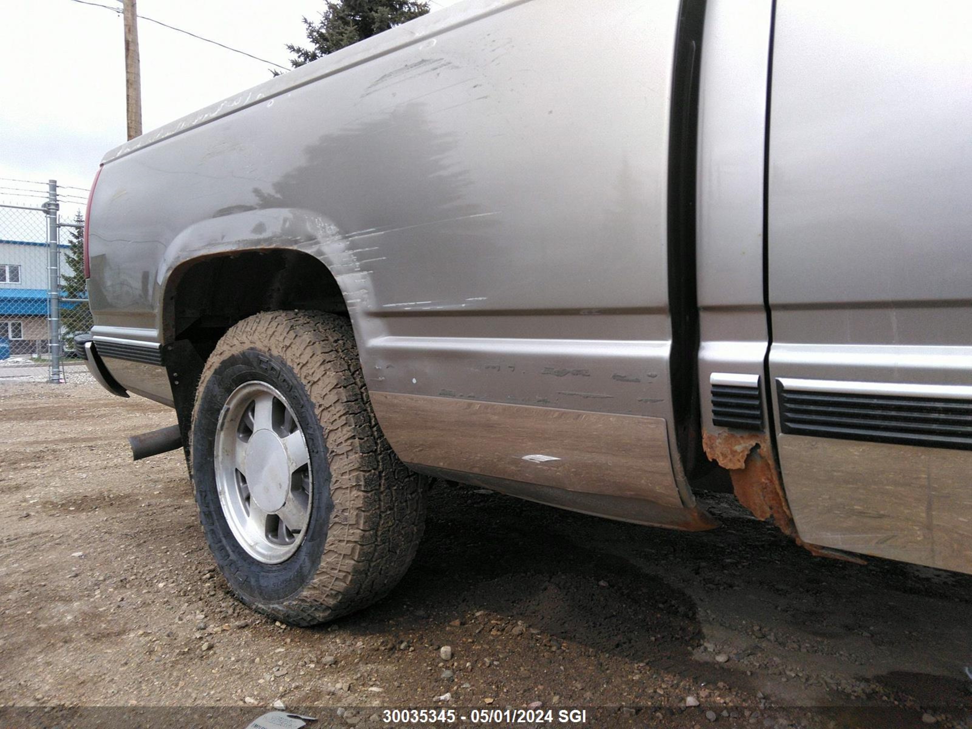 Photo 9 VIN: 2GTEC19R7W1539992 - GMC SIERRA 