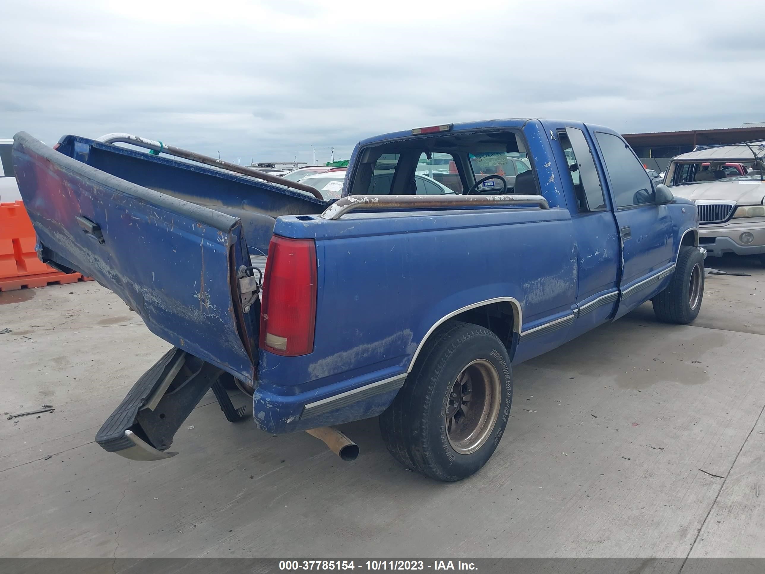 Photo 3 VIN: 2GTEC19R9V1559885 - GMC SIERRA 