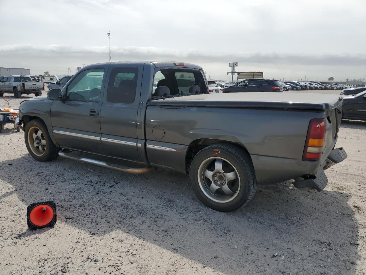 Photo 1 VIN: 2GTEC19T011192817 - GMC SIERRA 