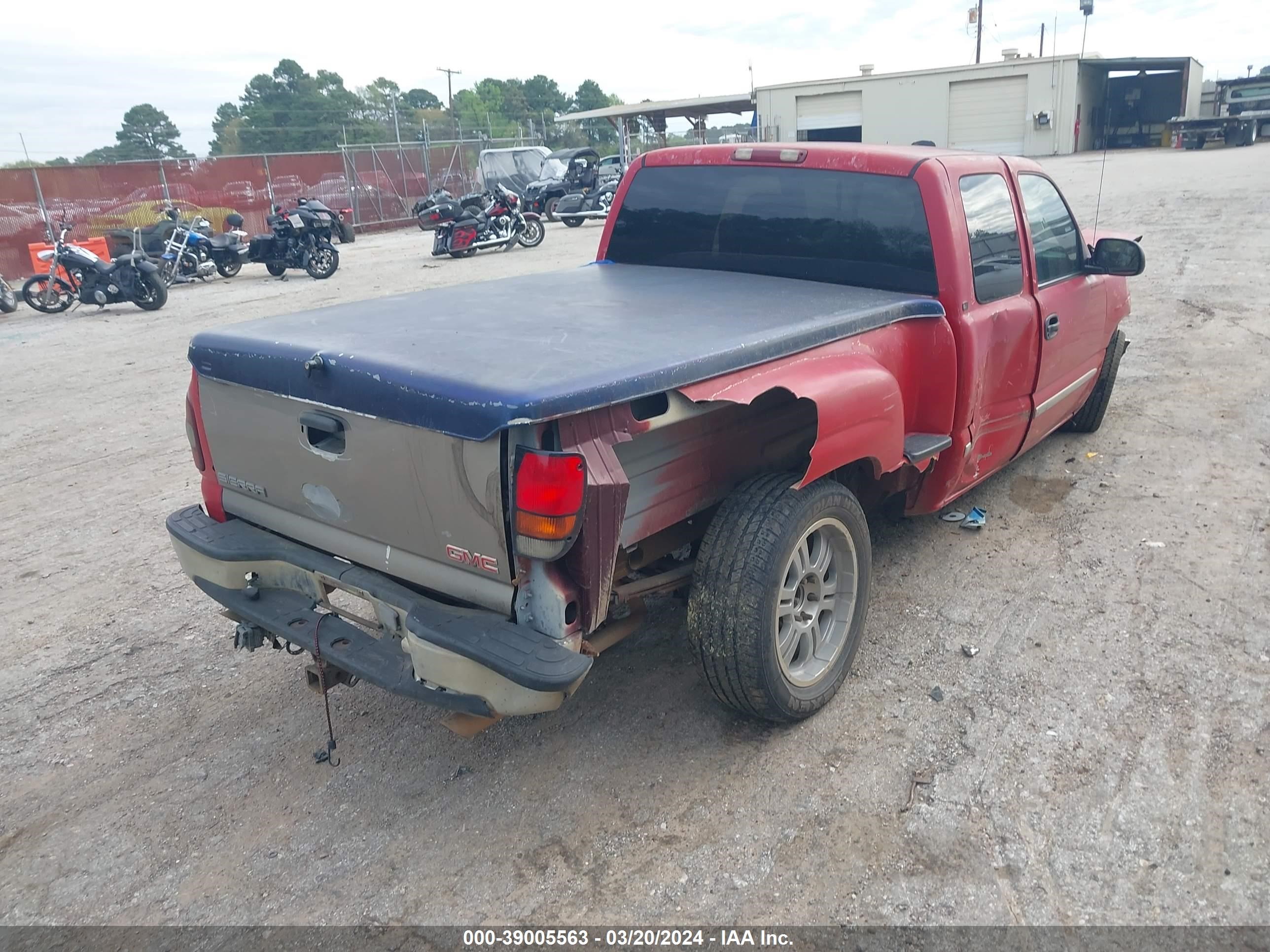 Photo 3 VIN: 2GTEC19T111162659 - GMC SIERRA 