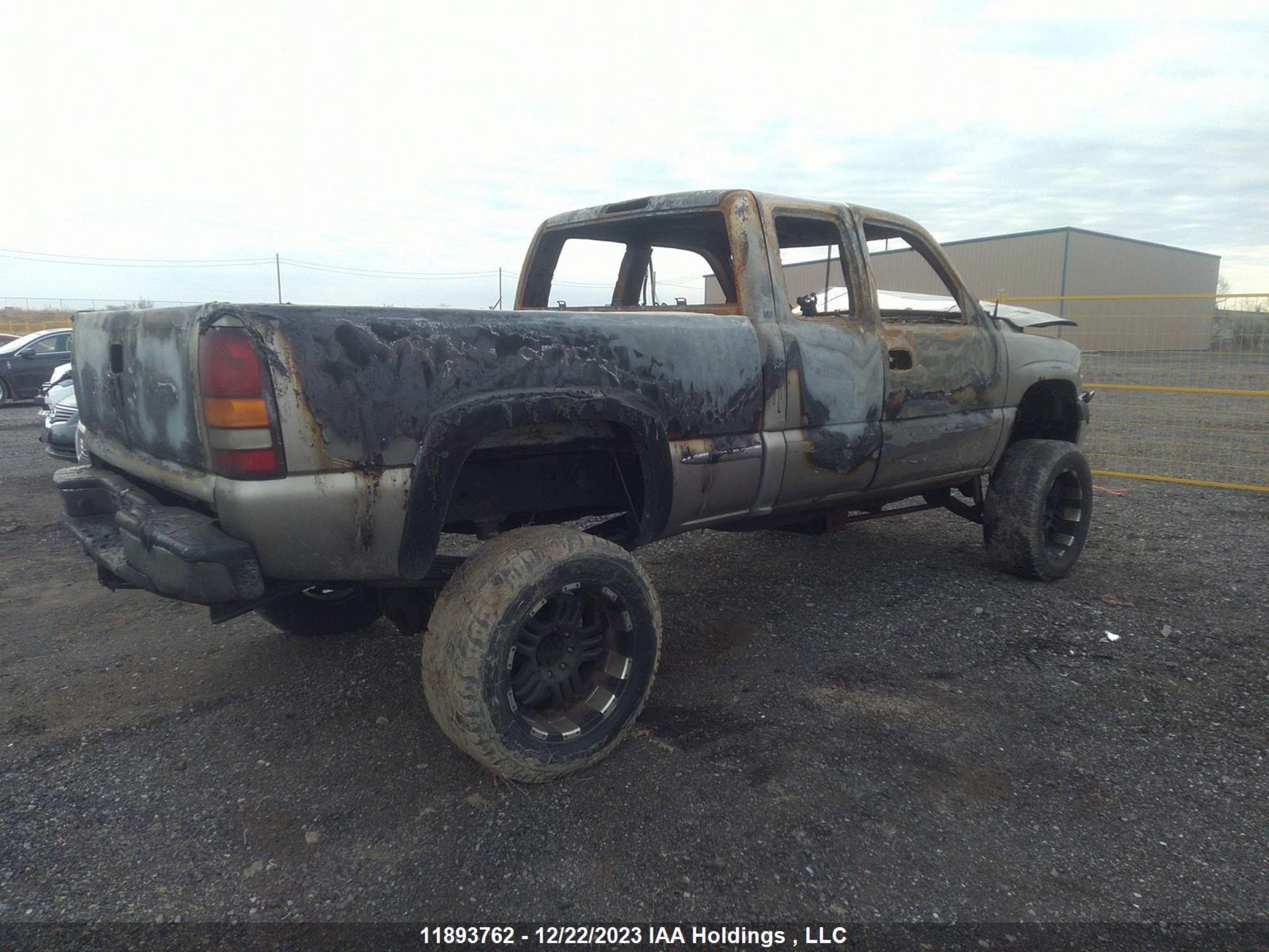 Photo 3 VIN: 2GTEC19T121238205 - GMC SIERRA 