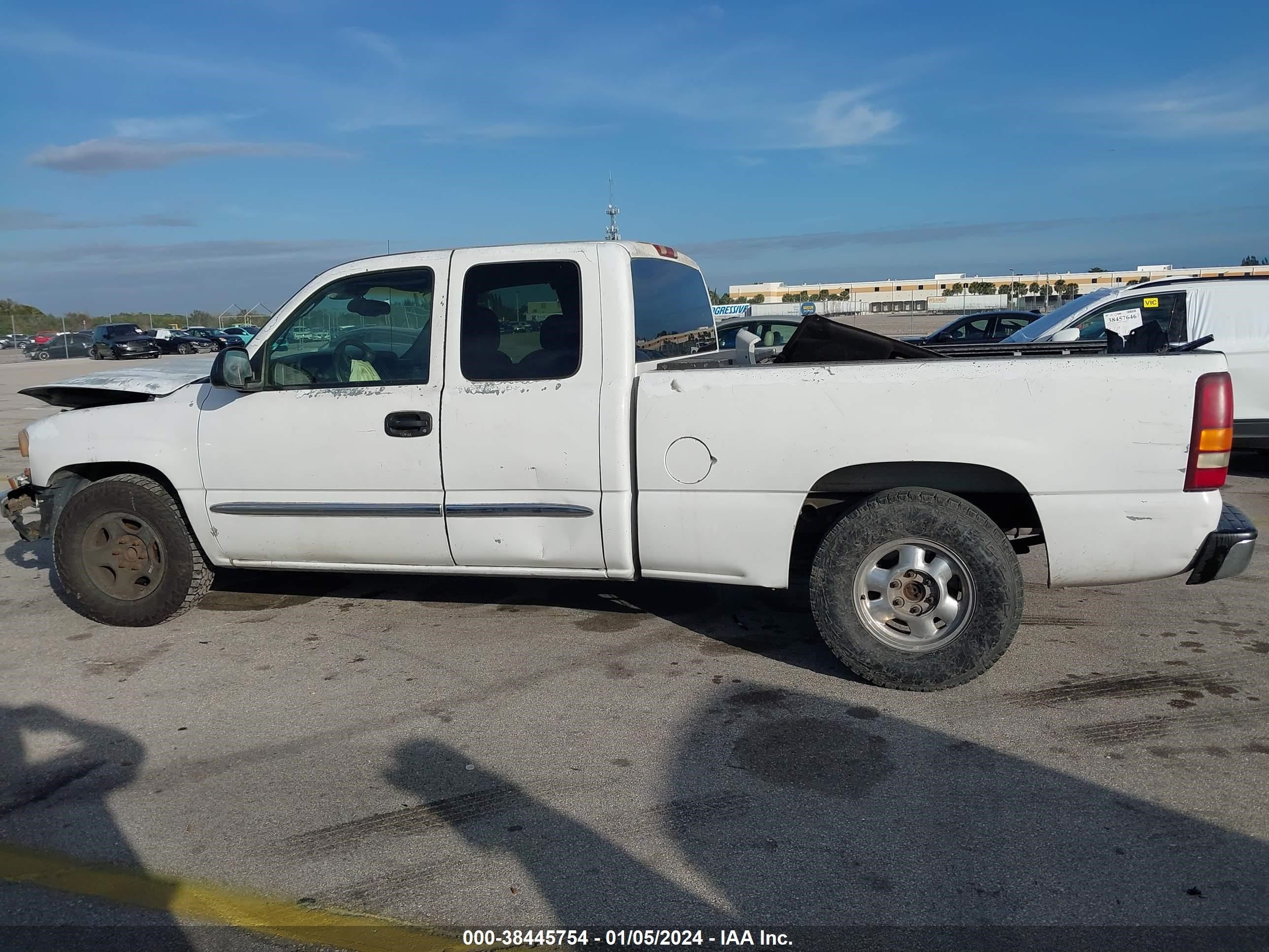 Photo 13 VIN: 2GTEC19T131106188 - GMC SIERRA 