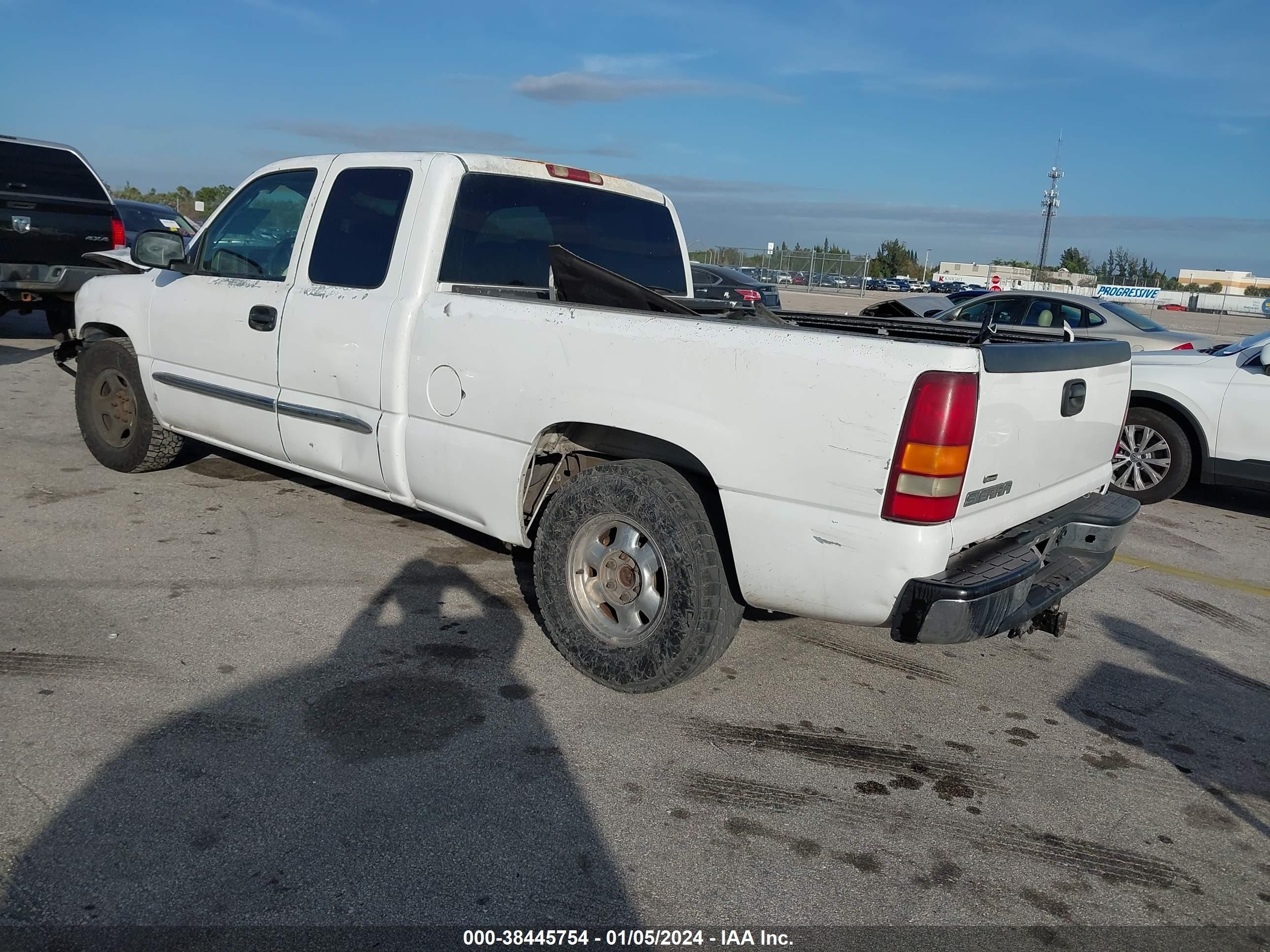 Photo 2 VIN: 2GTEC19T131106188 - GMC SIERRA 