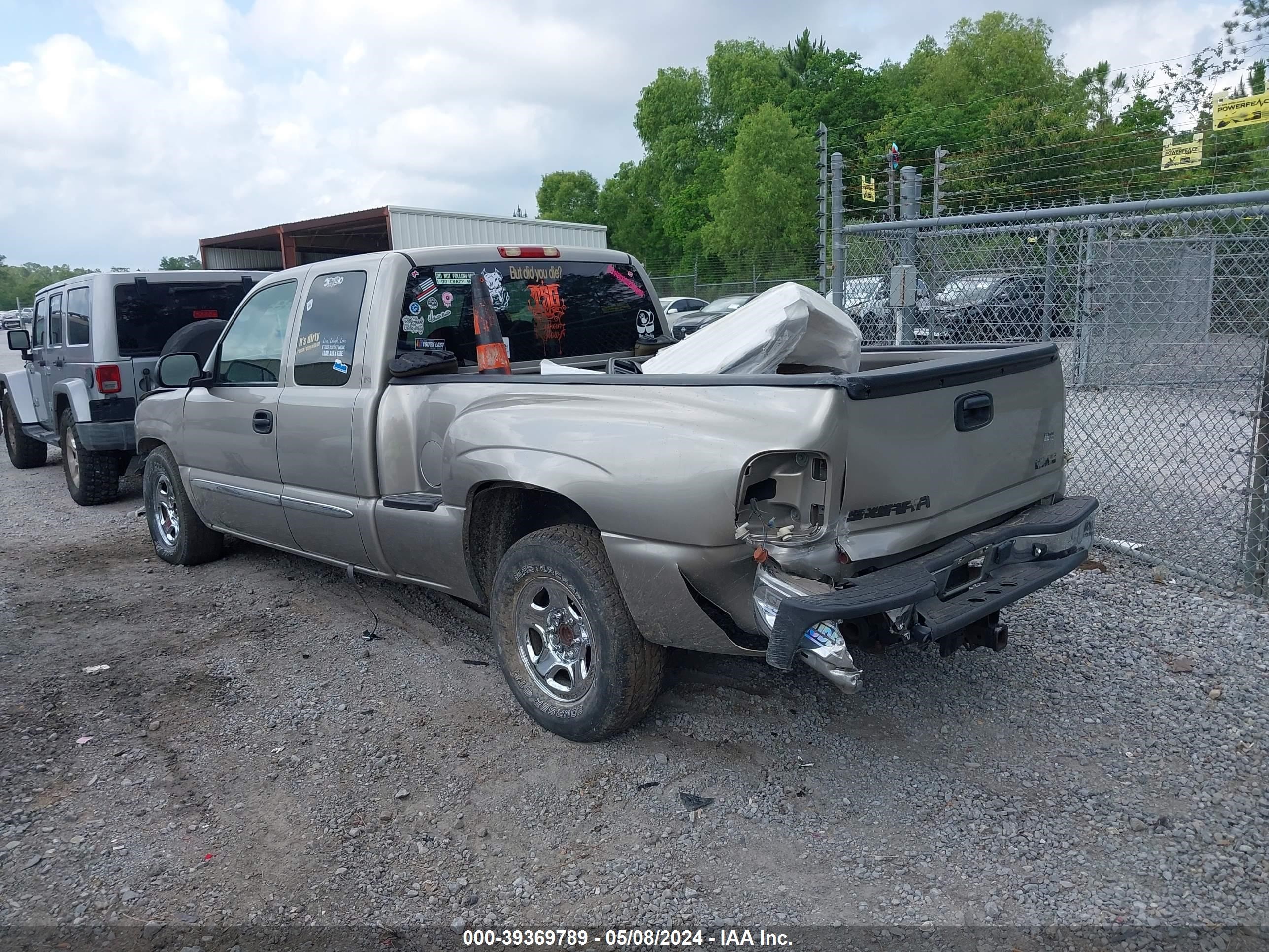 Photo 2 VIN: 2GTEC19T131113948 - GMC SIERRA 