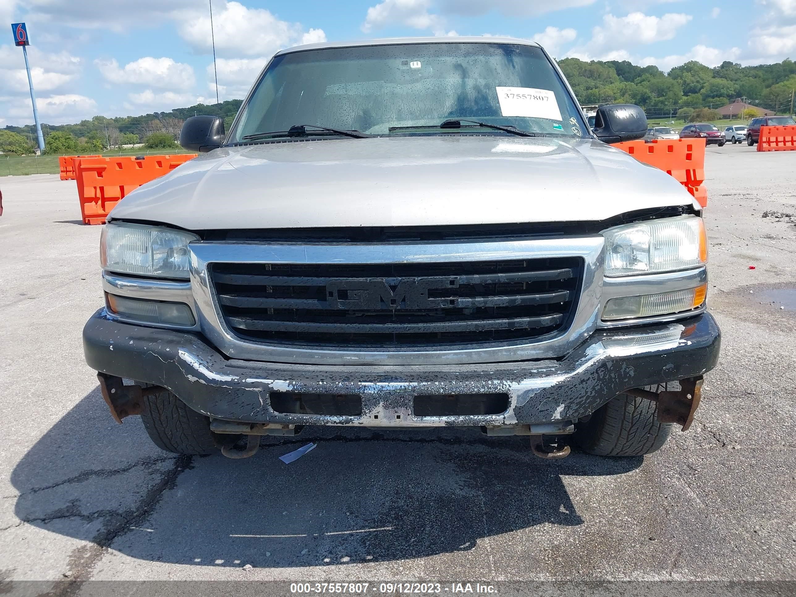 Photo 5 VIN: 2GTEC19T141300091 - GMC SIERRA 