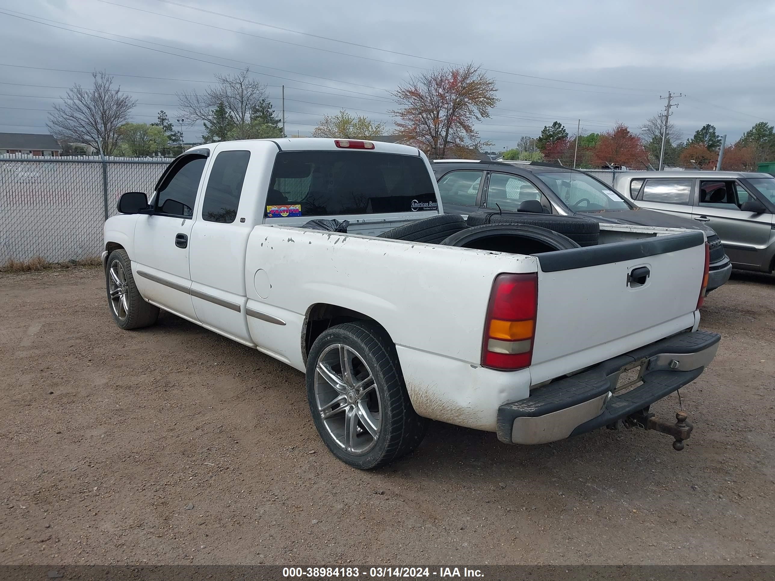 Photo 2 VIN: 2GTEC19T1X1544750 - GMC SIERRA 