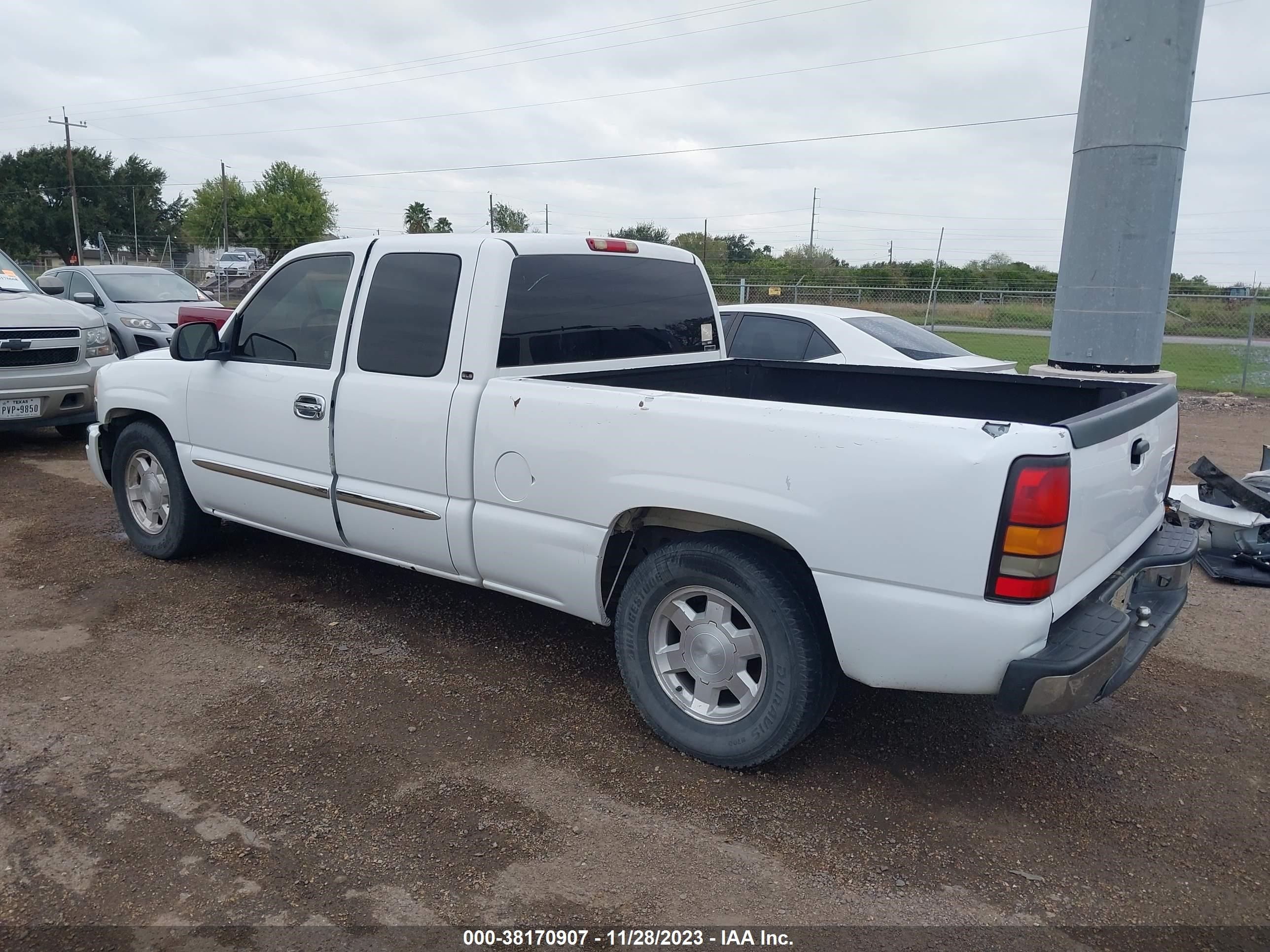 Photo 2 VIN: 2GTEC19T251320772 - GMC SIERRA 