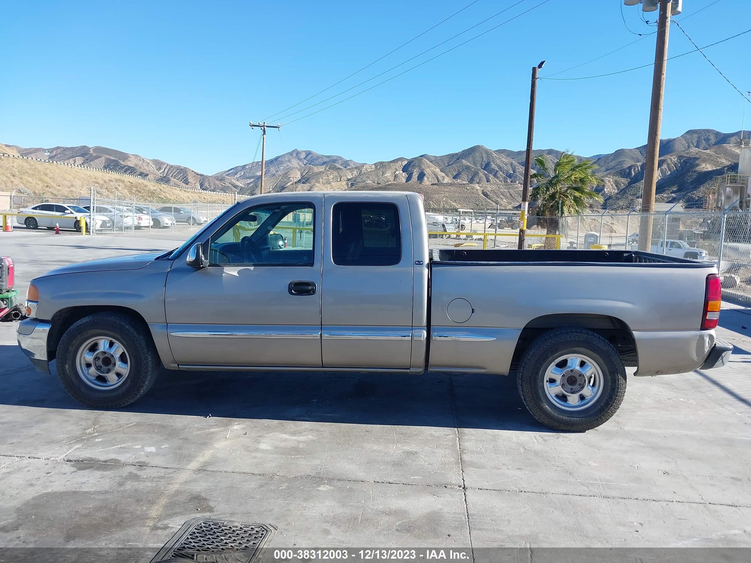 Photo 12 VIN: 2GTEC19T311189104 - GMC SIERRA 