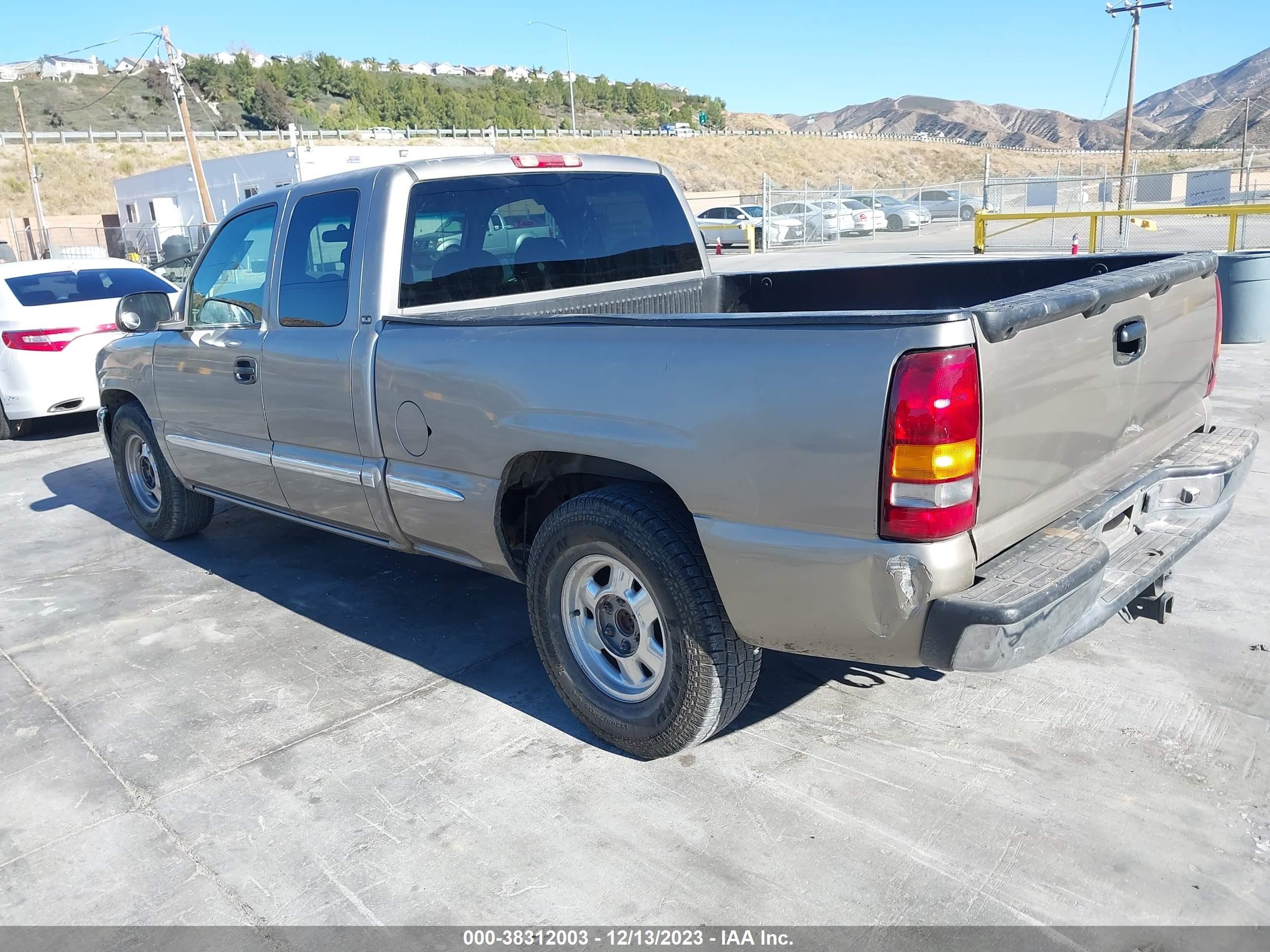 Photo 2 VIN: 2GTEC19T311189104 - GMC SIERRA 