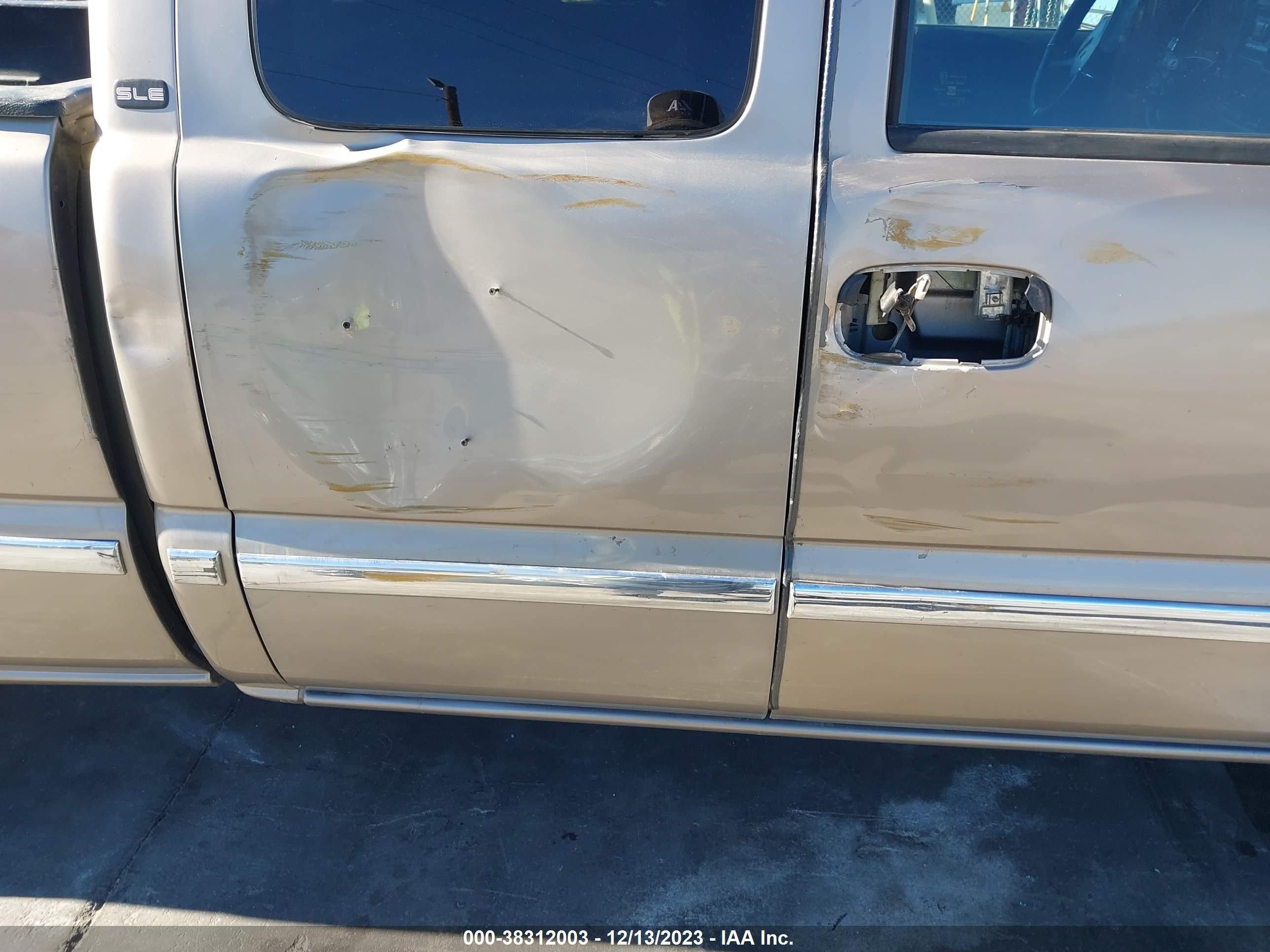 Photo 5 VIN: 2GTEC19T311189104 - GMC SIERRA 