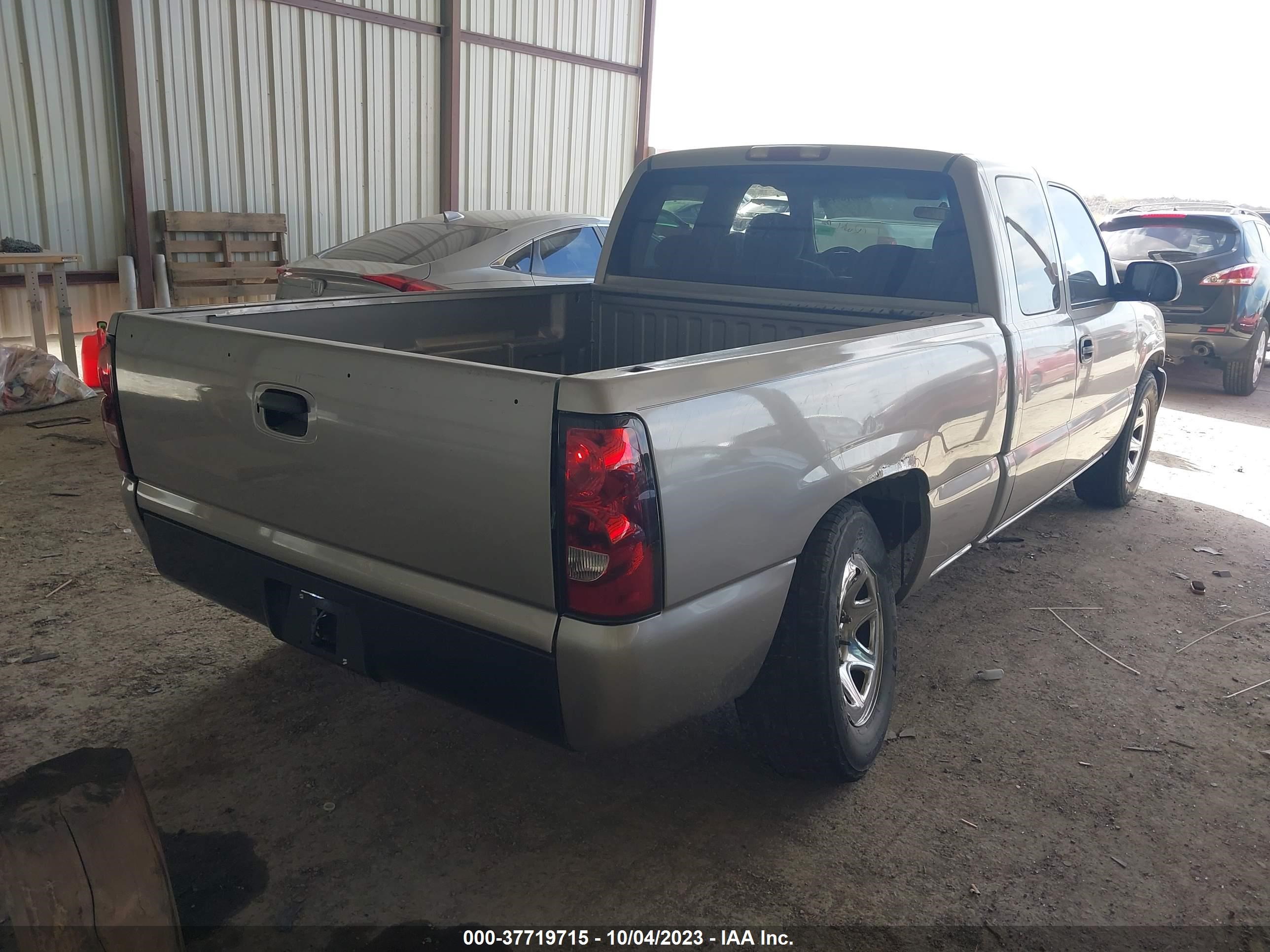 Photo 3 VIN: 2GTEC19T3Y1113988 - GMC SIERRA 