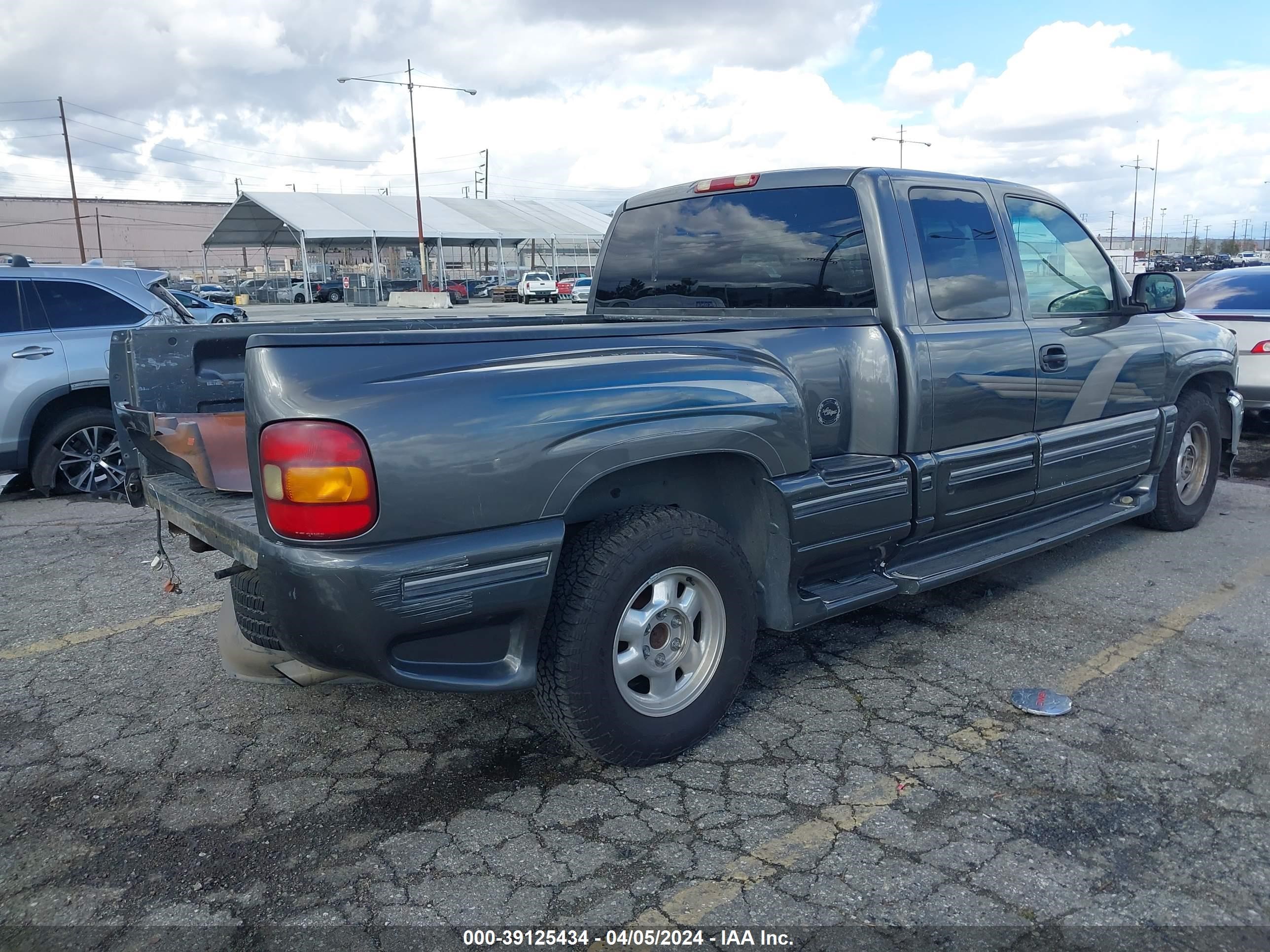 Photo 3 VIN: 2GTEC19T411218352 - GMC SIERRA 