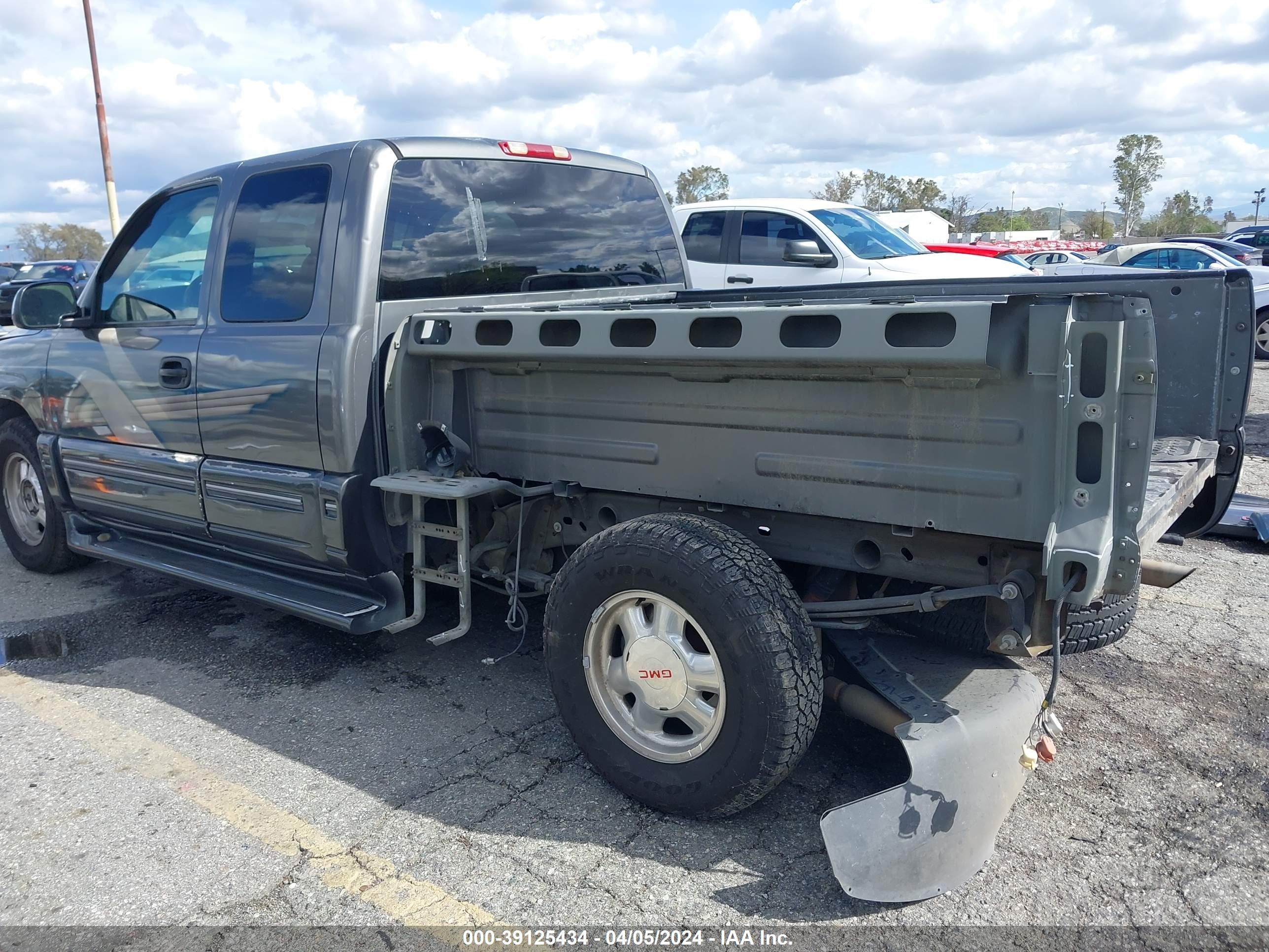 Photo 5 VIN: 2GTEC19T411218352 - GMC SIERRA 