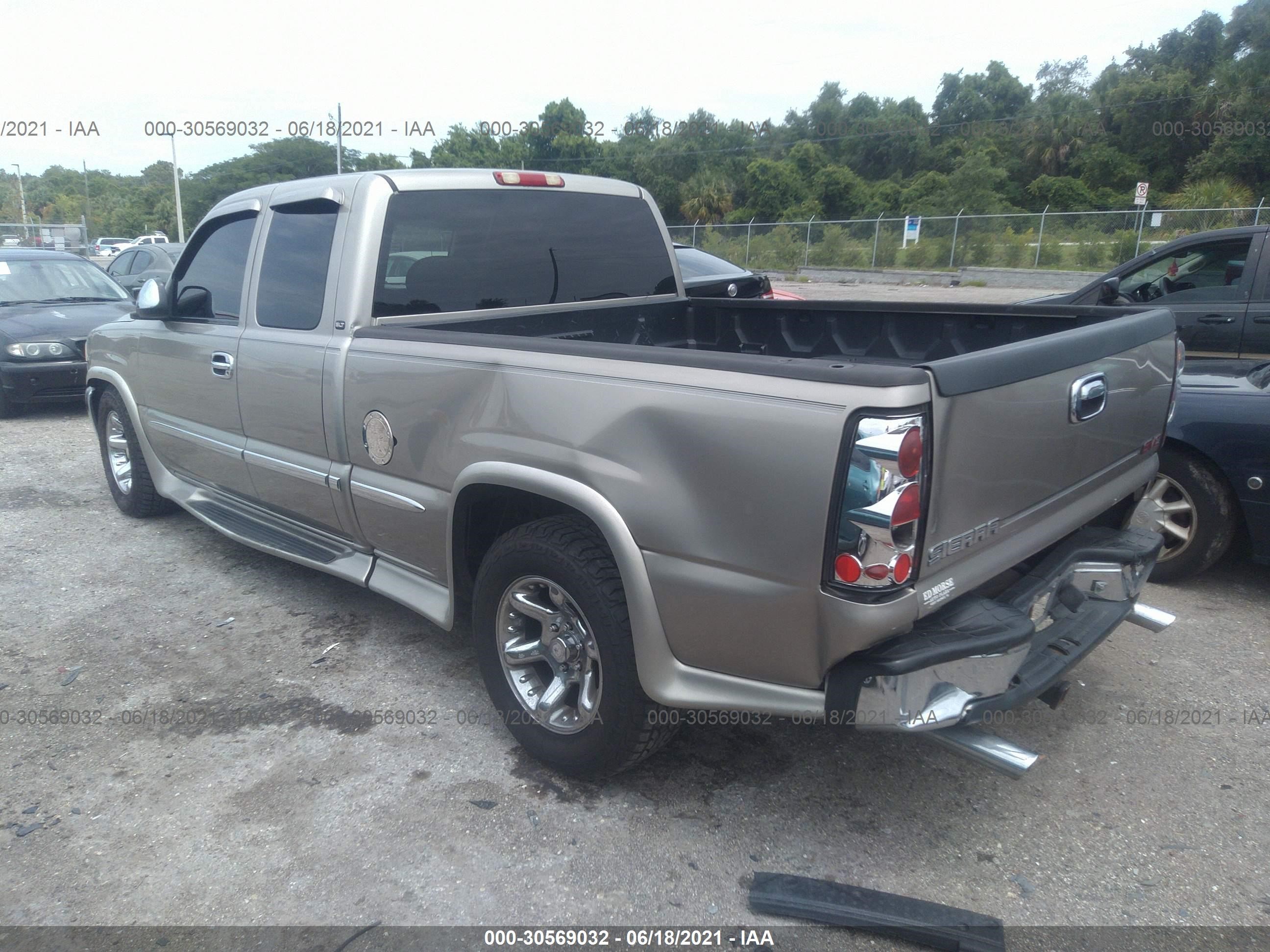 Photo 2 VIN: 2GTEC19T421264846 - GMC SIERRA 