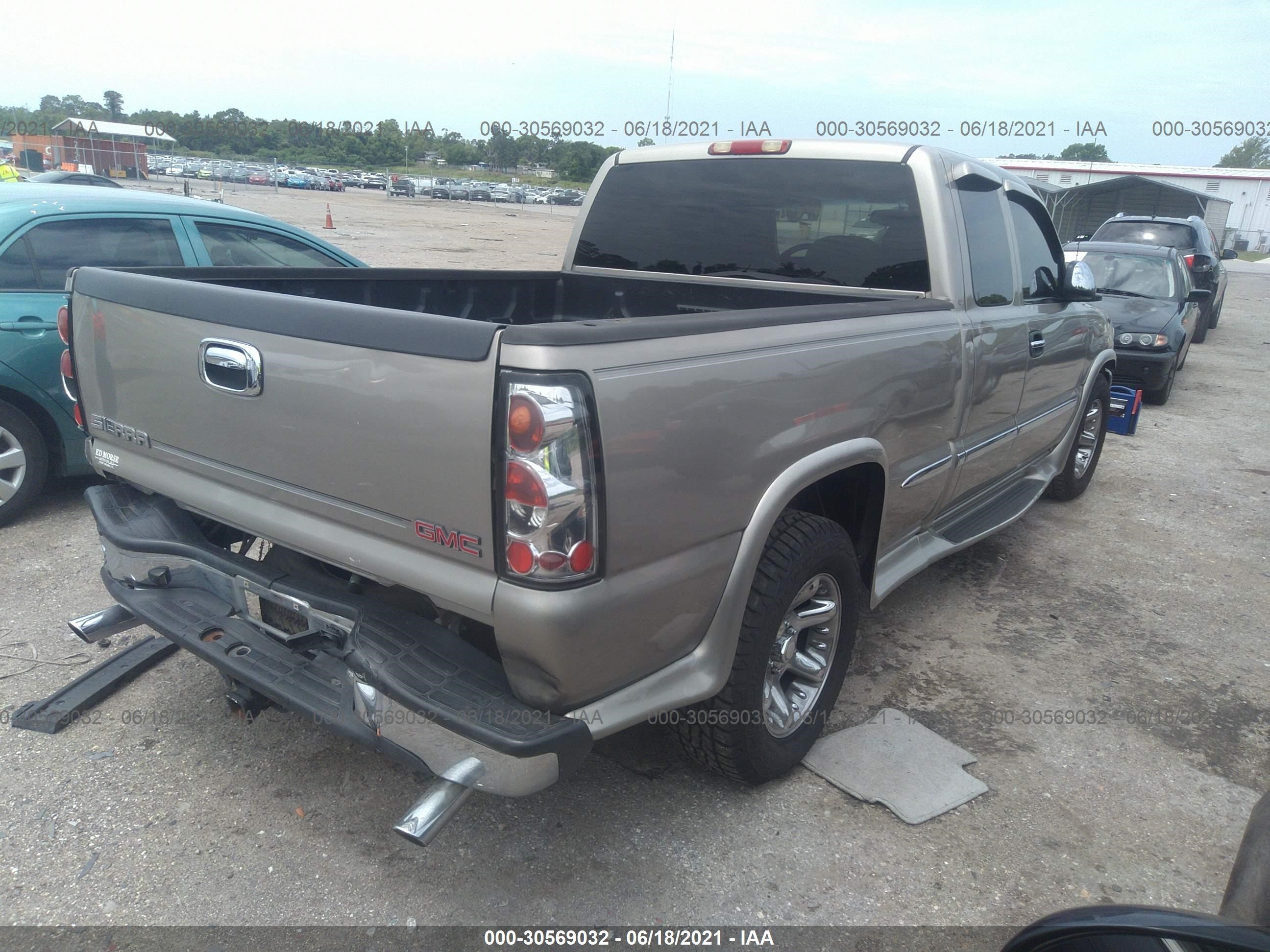 Photo 3 VIN: 2GTEC19T421264846 - GMC SIERRA 