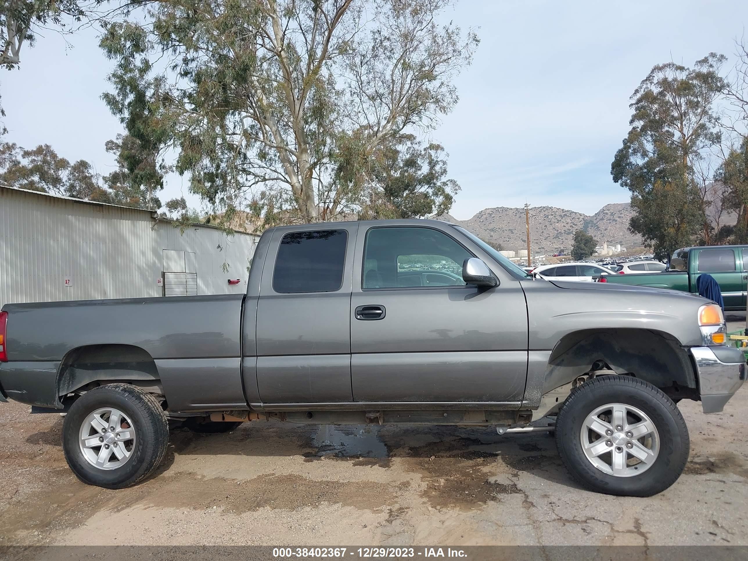 Photo 13 VIN: 2GTEC19T421282683 - GMC SIERRA 