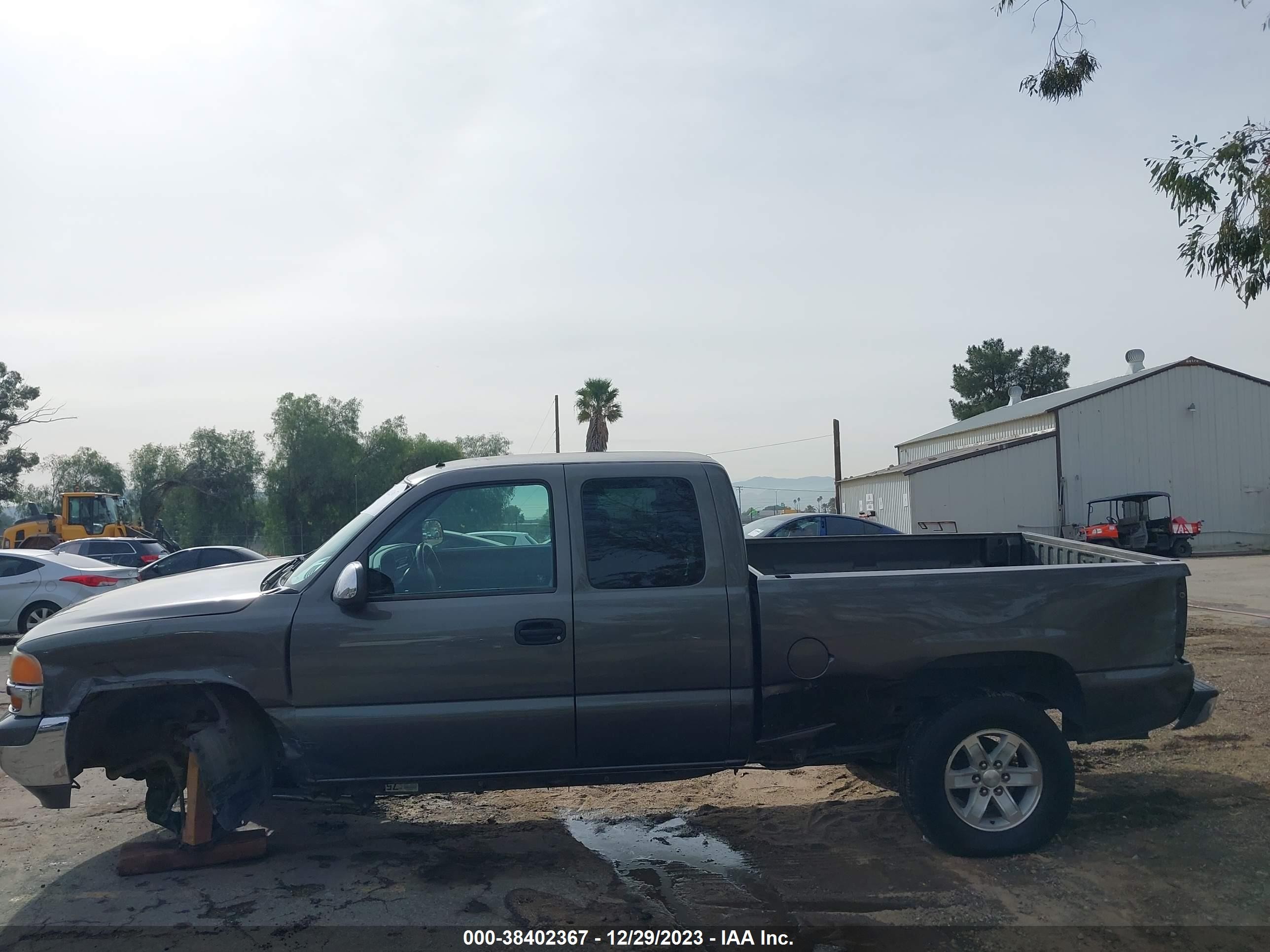 Photo 14 VIN: 2GTEC19T421282683 - GMC SIERRA 