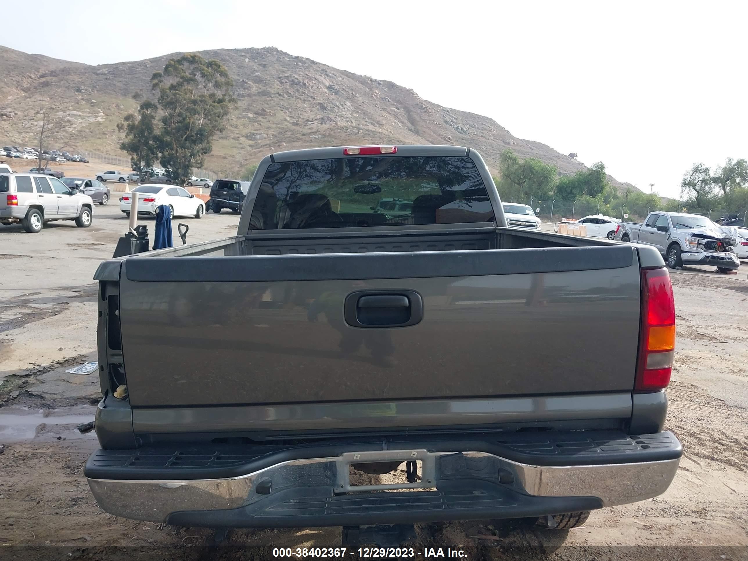 Photo 16 VIN: 2GTEC19T421282683 - GMC SIERRA 