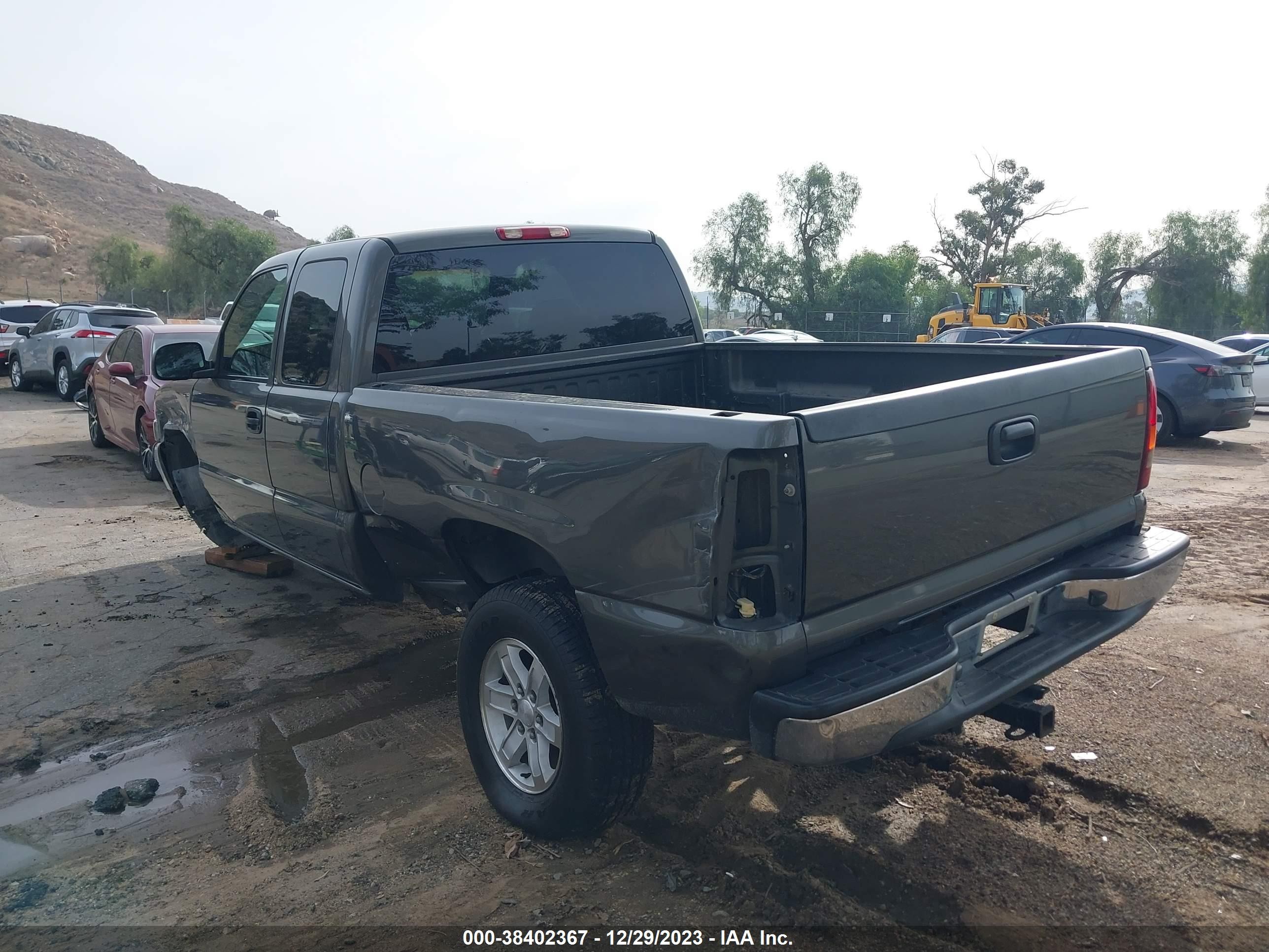 Photo 2 VIN: 2GTEC19T421282683 - GMC SIERRA 