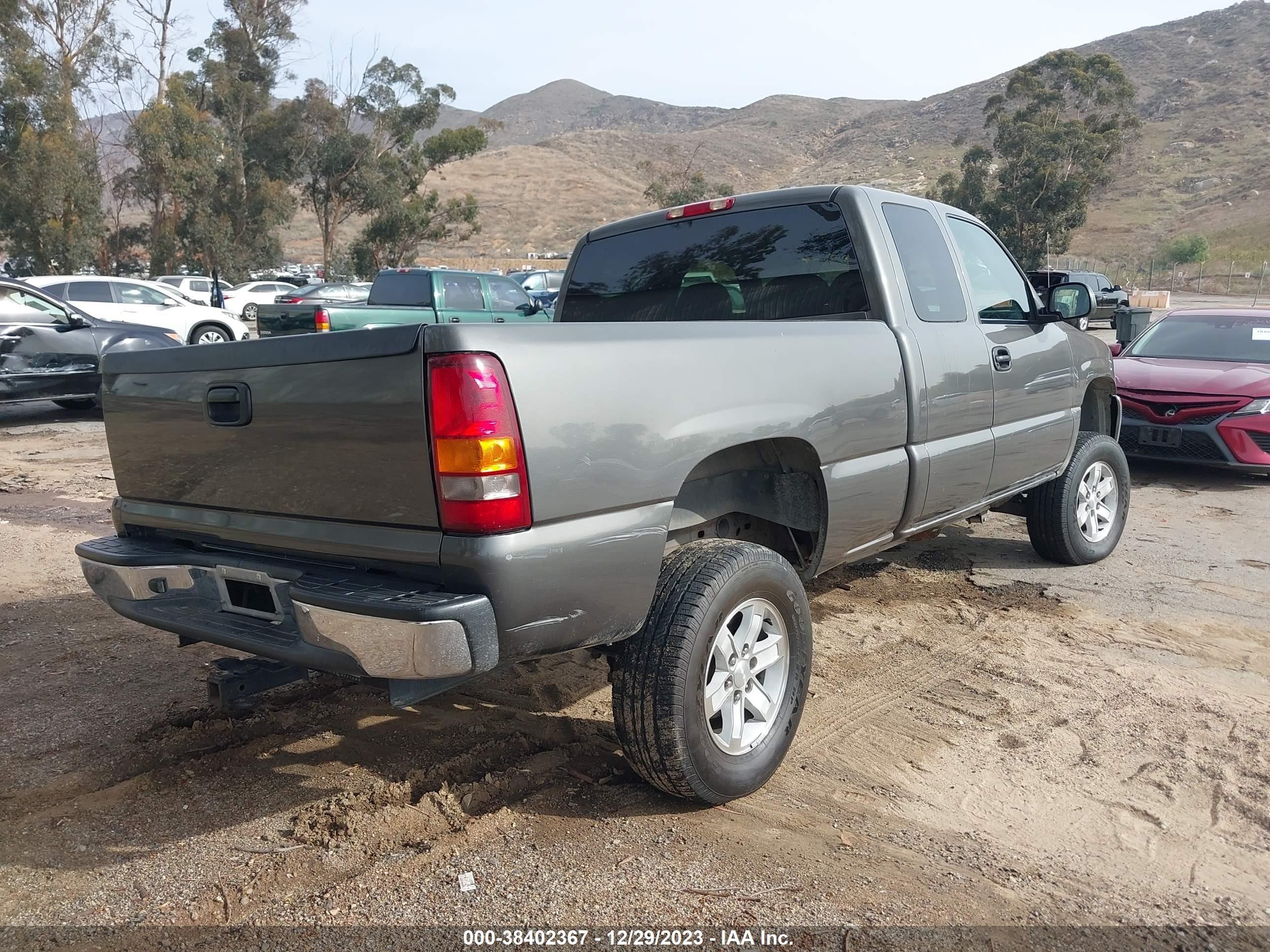 Photo 3 VIN: 2GTEC19T421282683 - GMC SIERRA 