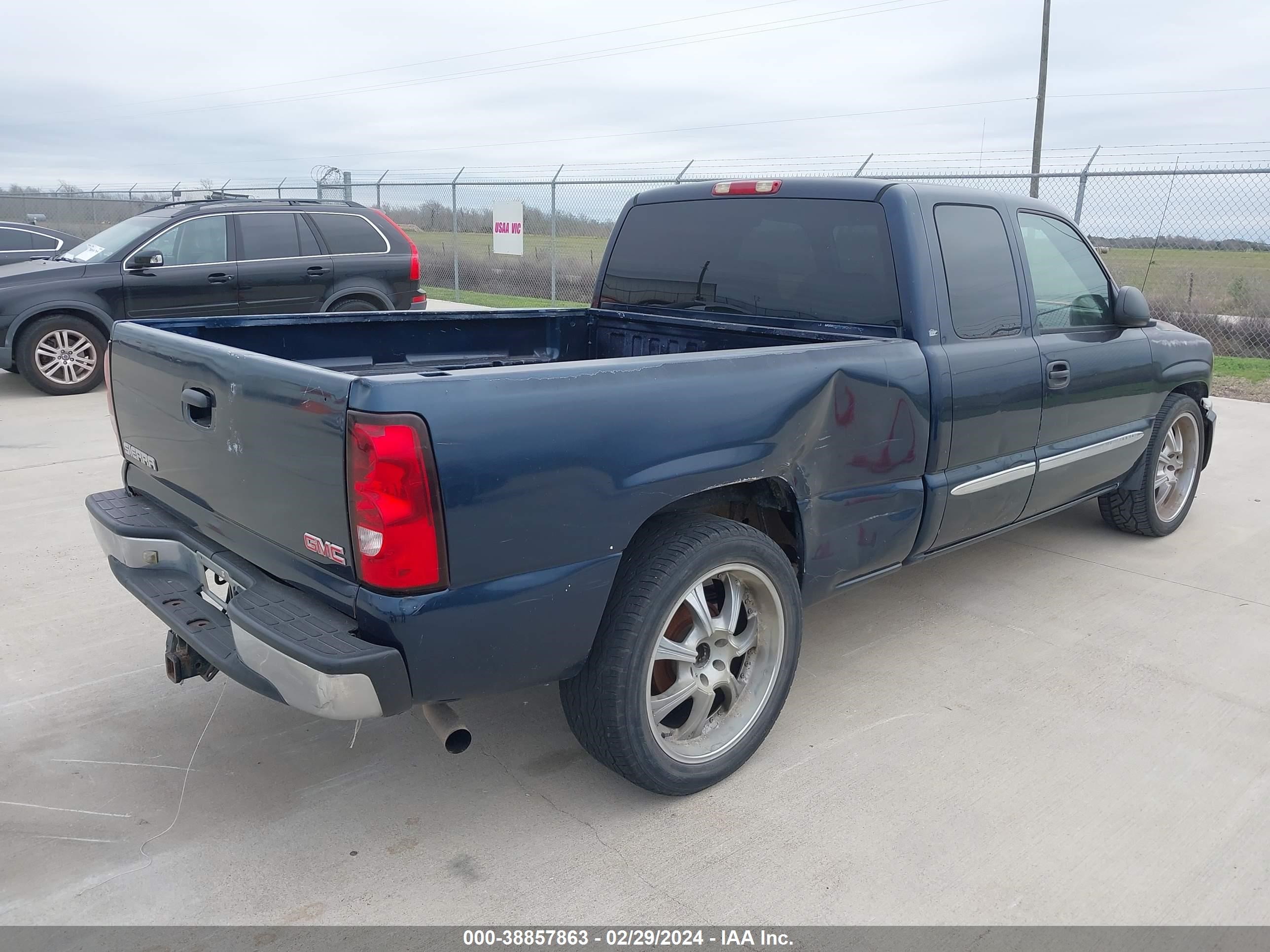 Photo 3 VIN: 2GTEC19T451304265 - GMC SIERRA 