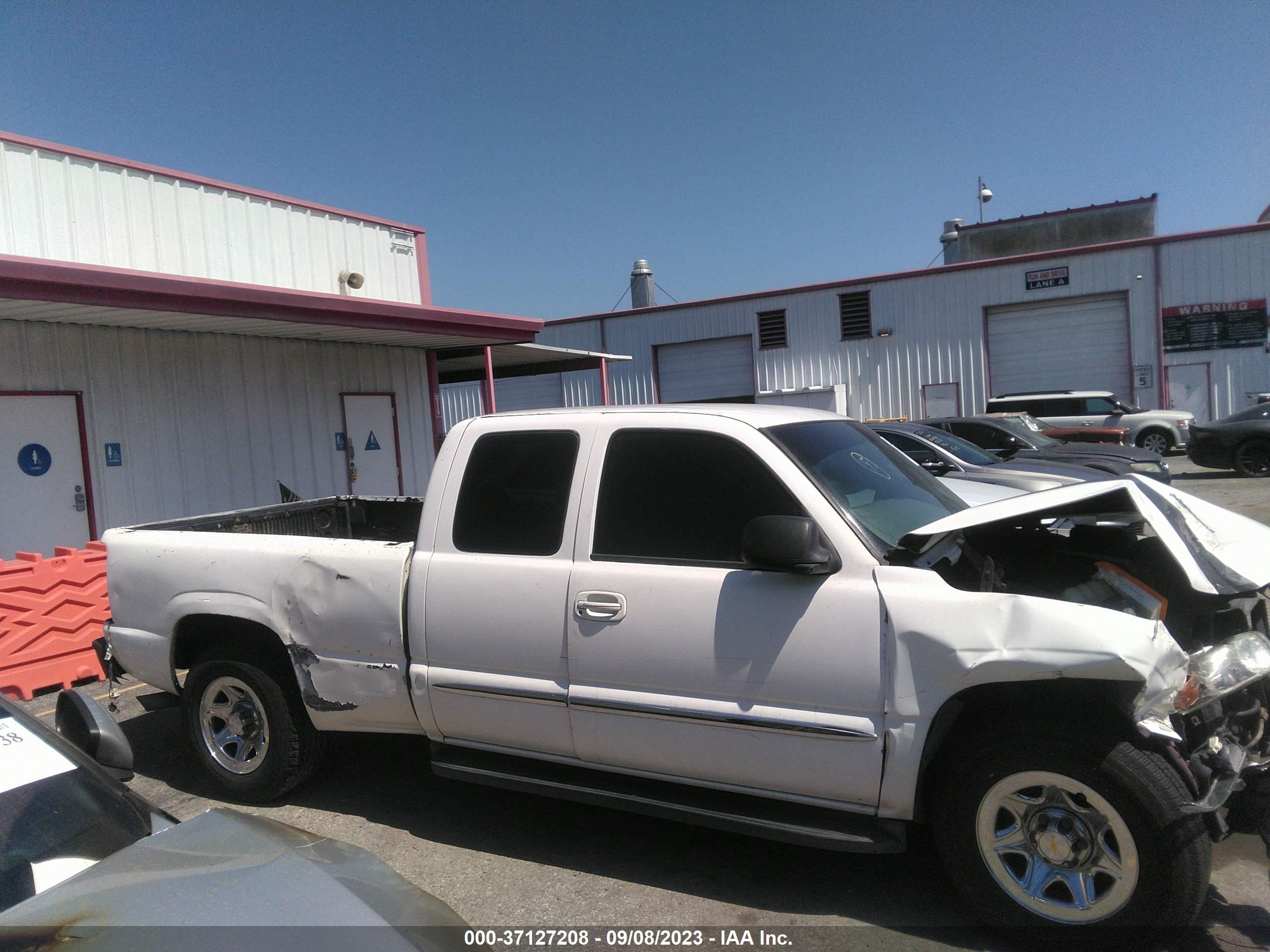 Photo 11 VIN: 2GTEC19T541180554 - GMC SIERRA 