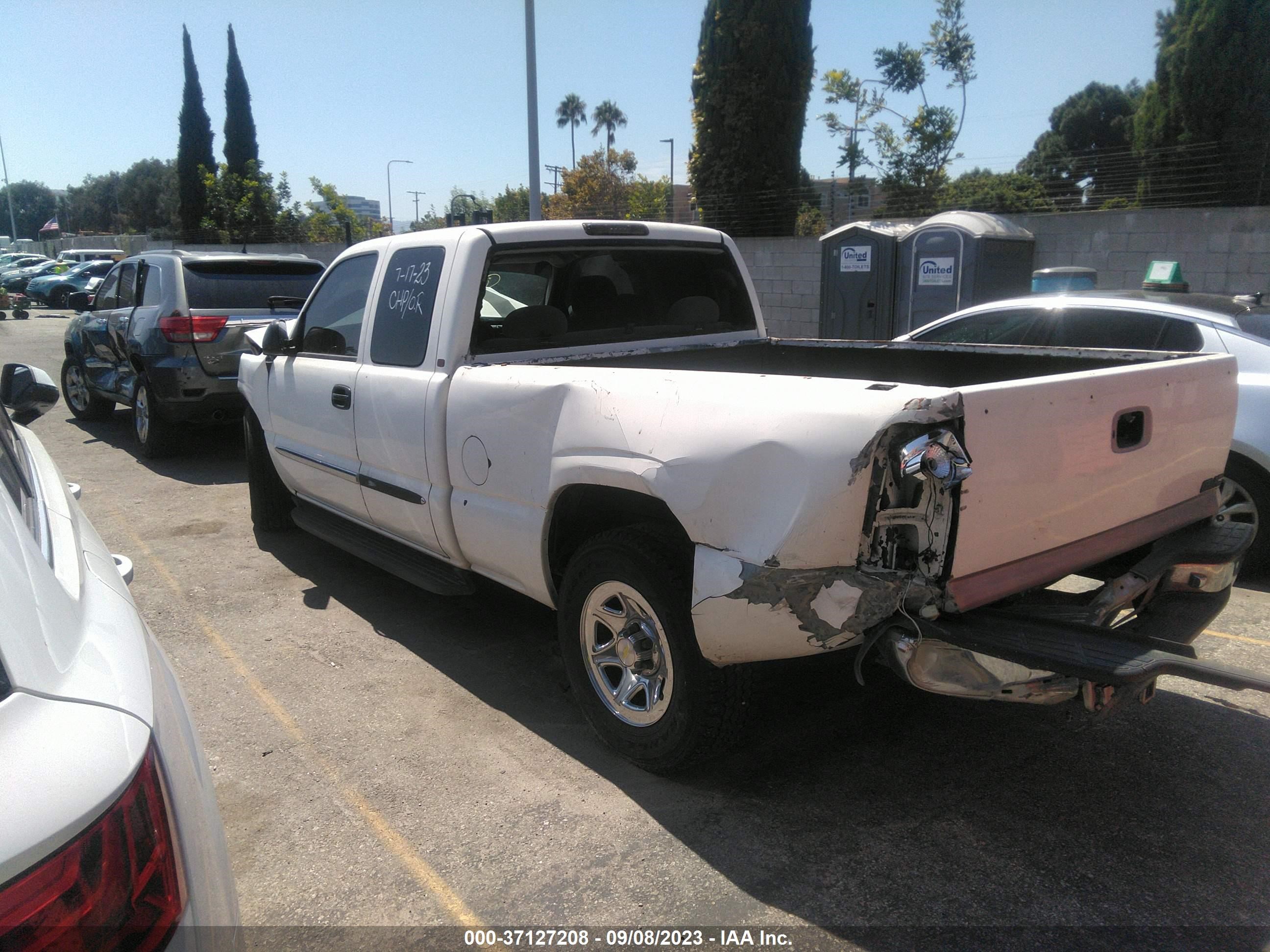 Photo 2 VIN: 2GTEC19T541180554 - GMC SIERRA 