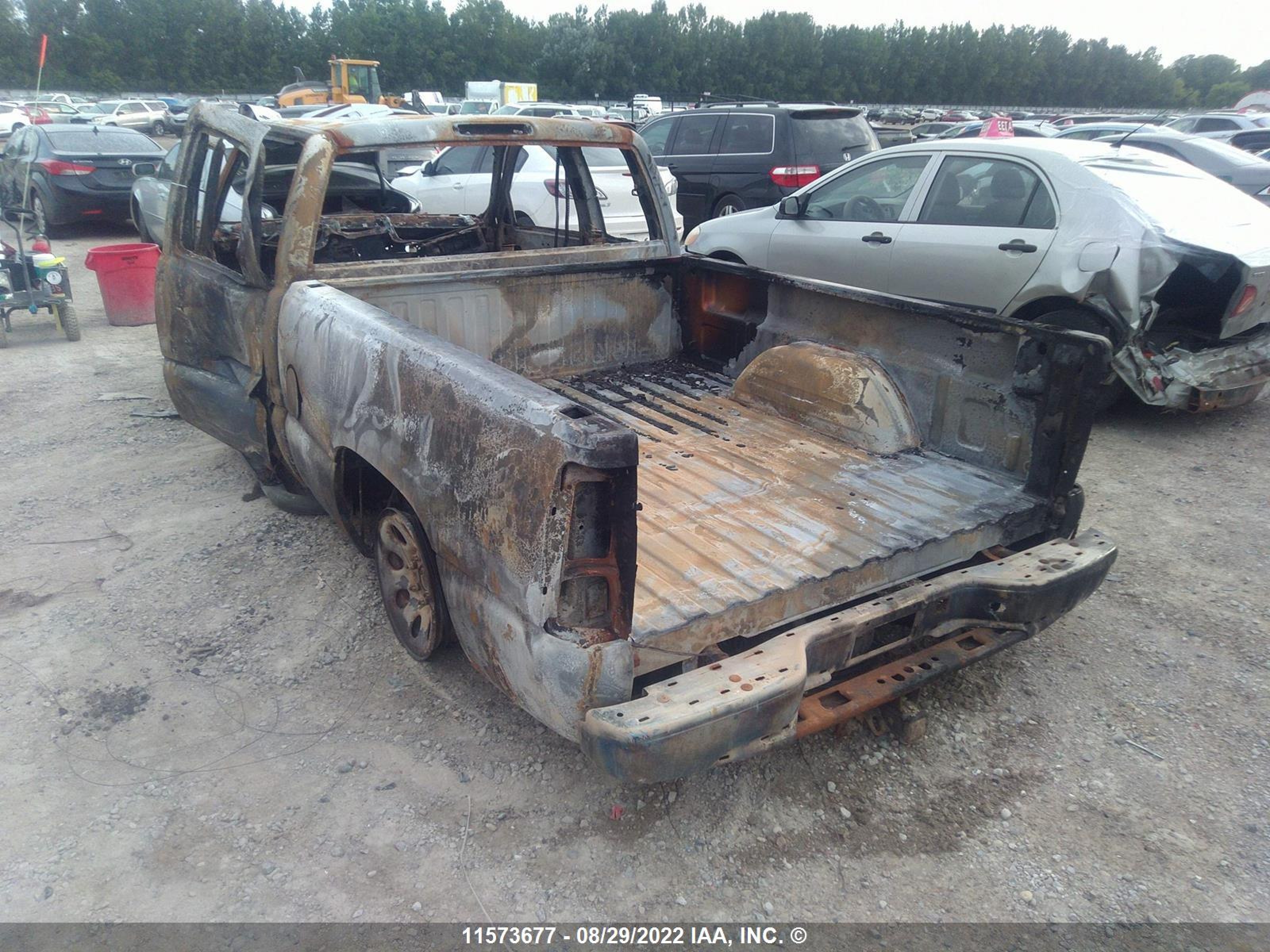 Photo 2 VIN: 2GTEC19T541339203 - GMC SIERRA 