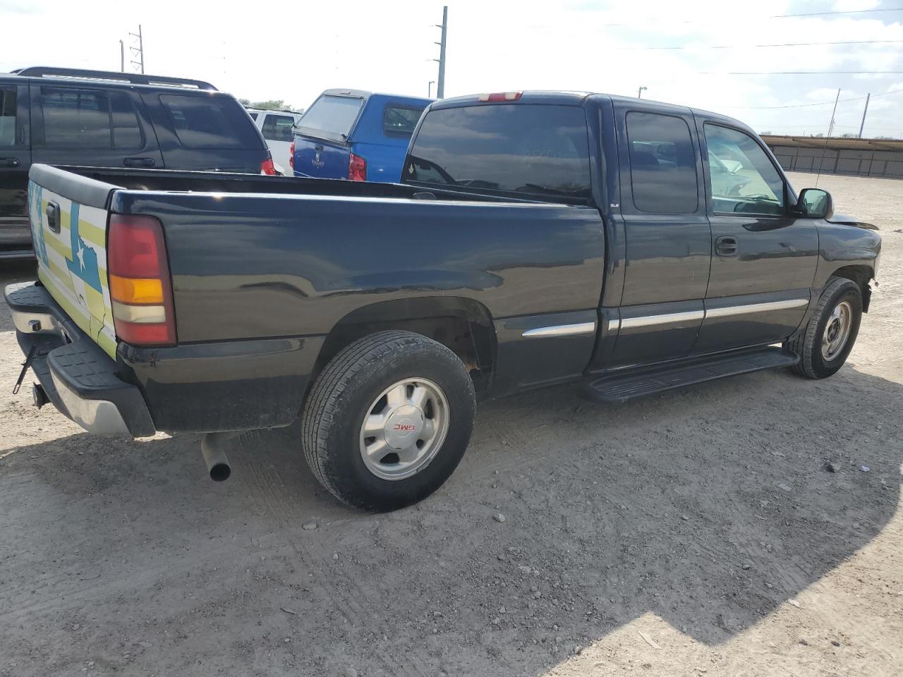 Photo 2 VIN: 2GTEC19T611266239 - GMC SIERRA 