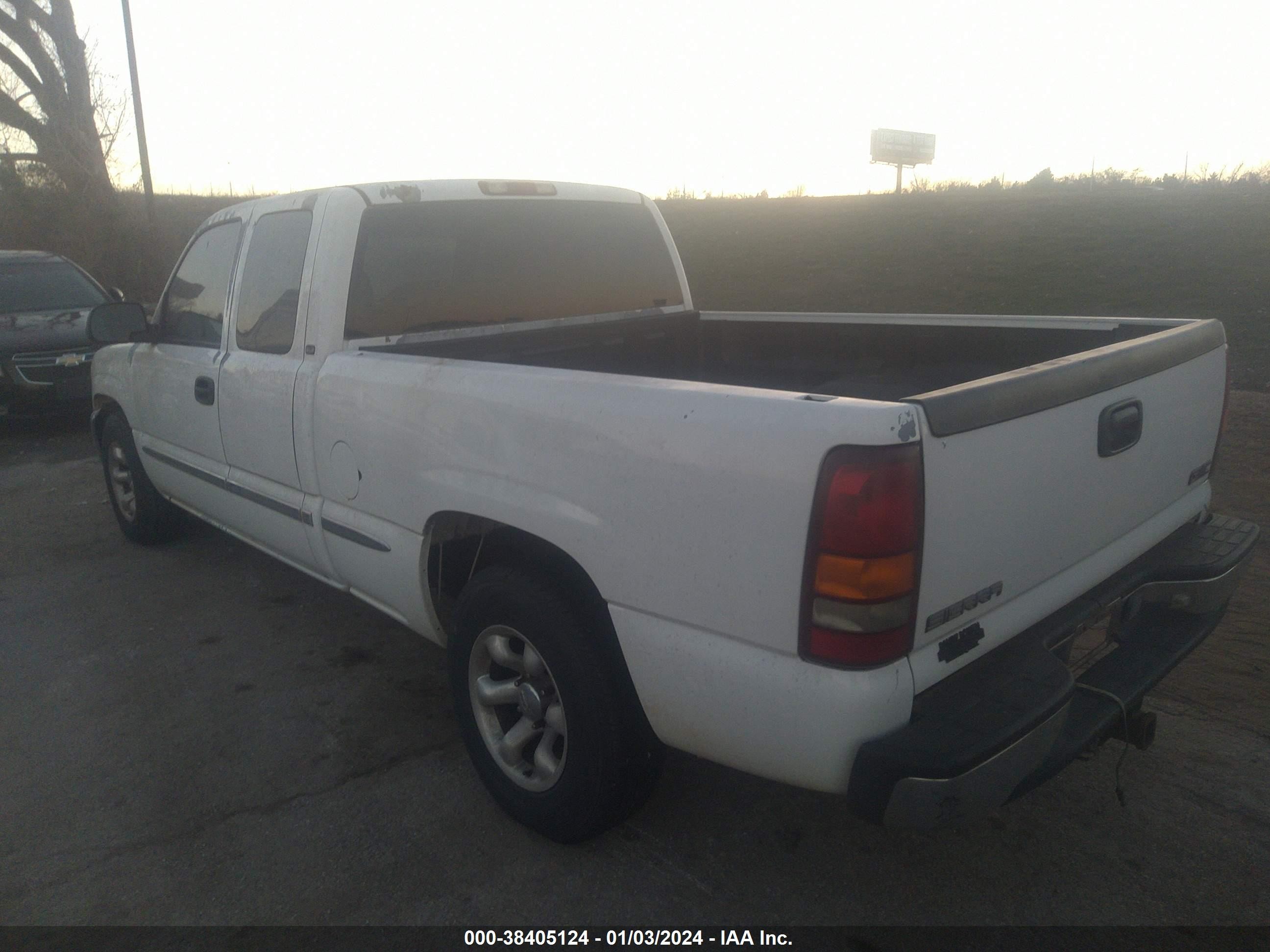 Photo 2 VIN: 2GTEC19T711375647 - GMC SIERRA 