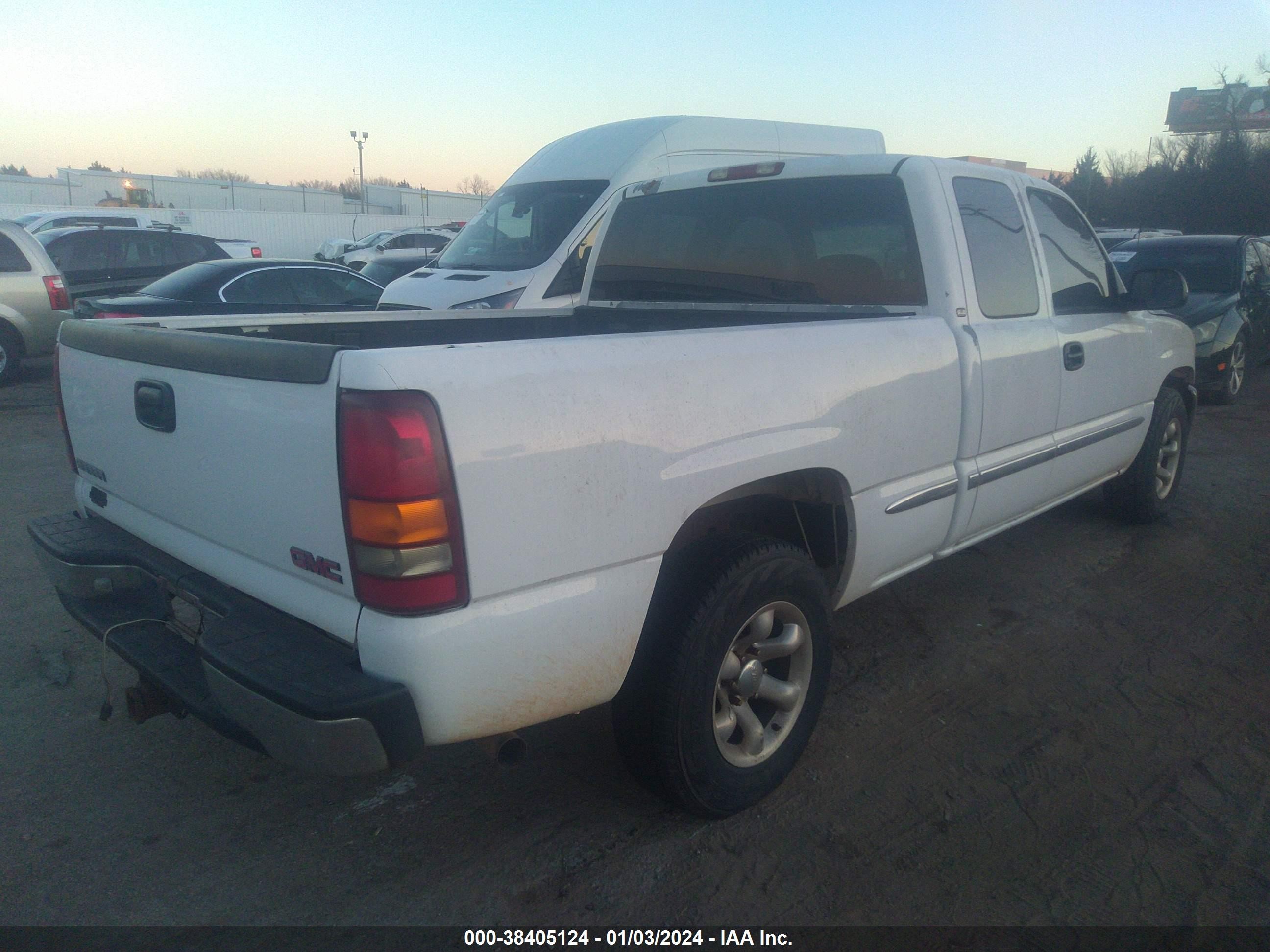 Photo 3 VIN: 2GTEC19T711375647 - GMC SIERRA 