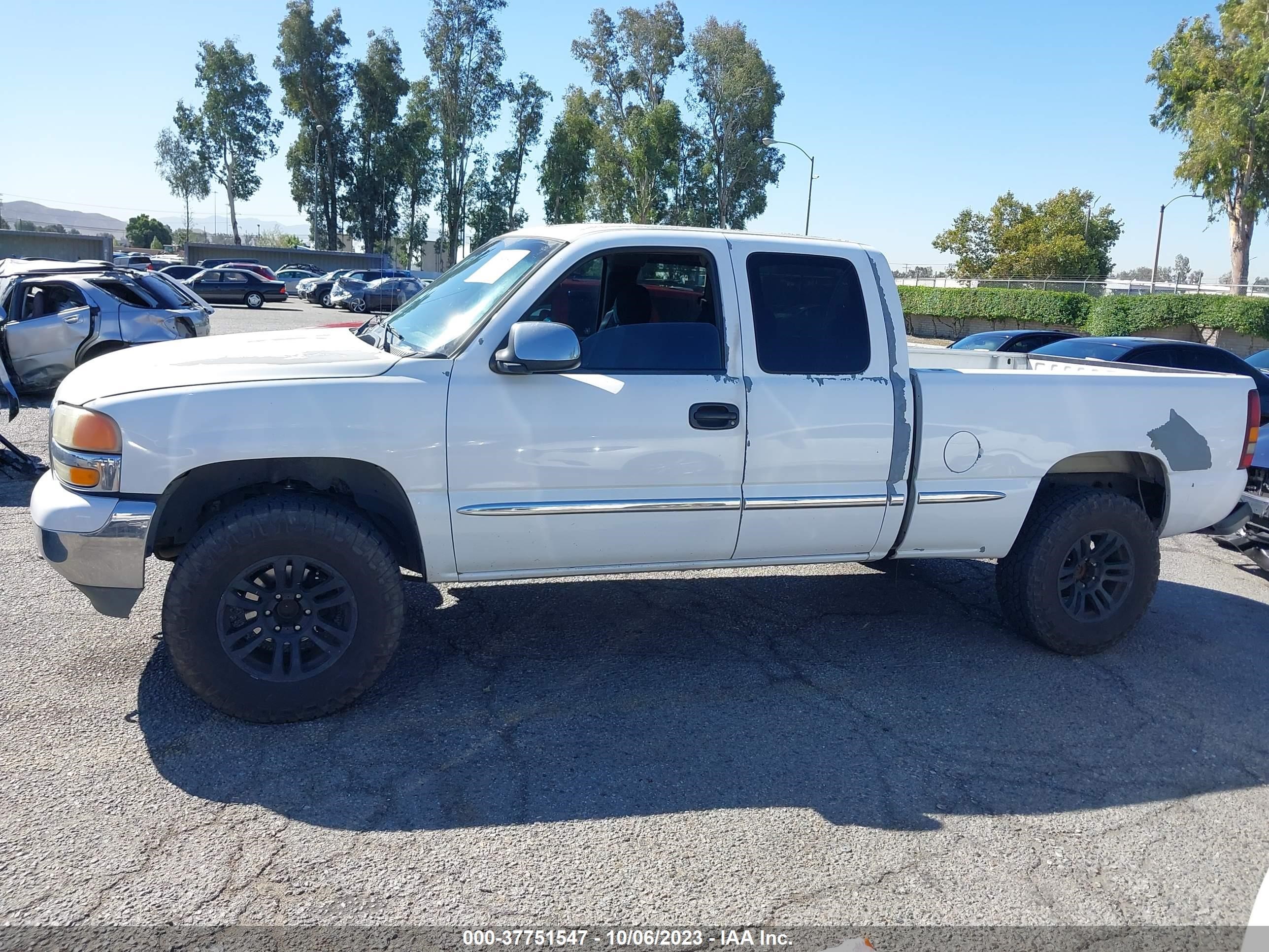 Photo 13 VIN: 2GTEC19T721287750 - GMC SIERRA 