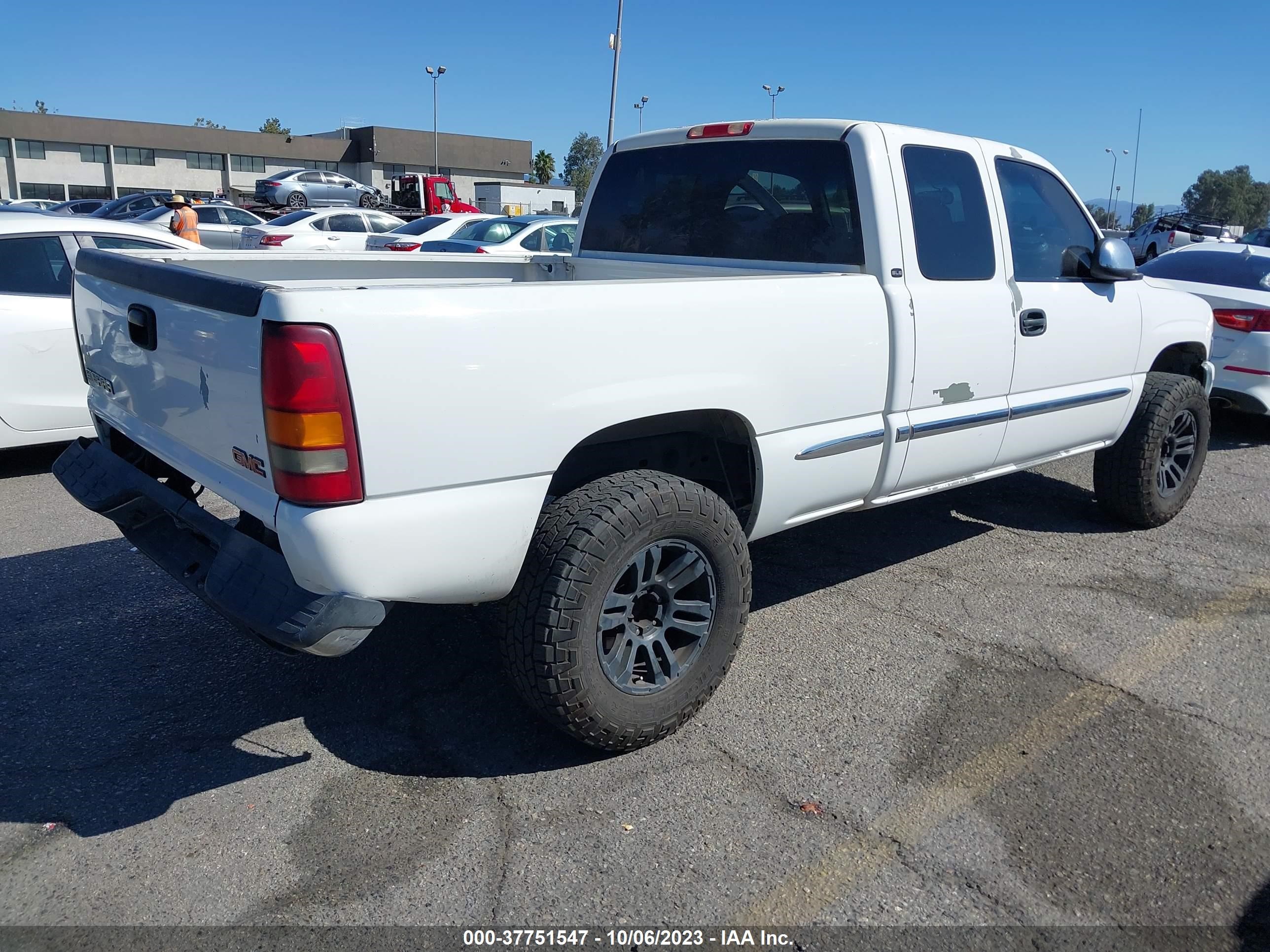 Photo 3 VIN: 2GTEC19T721287750 - GMC SIERRA 