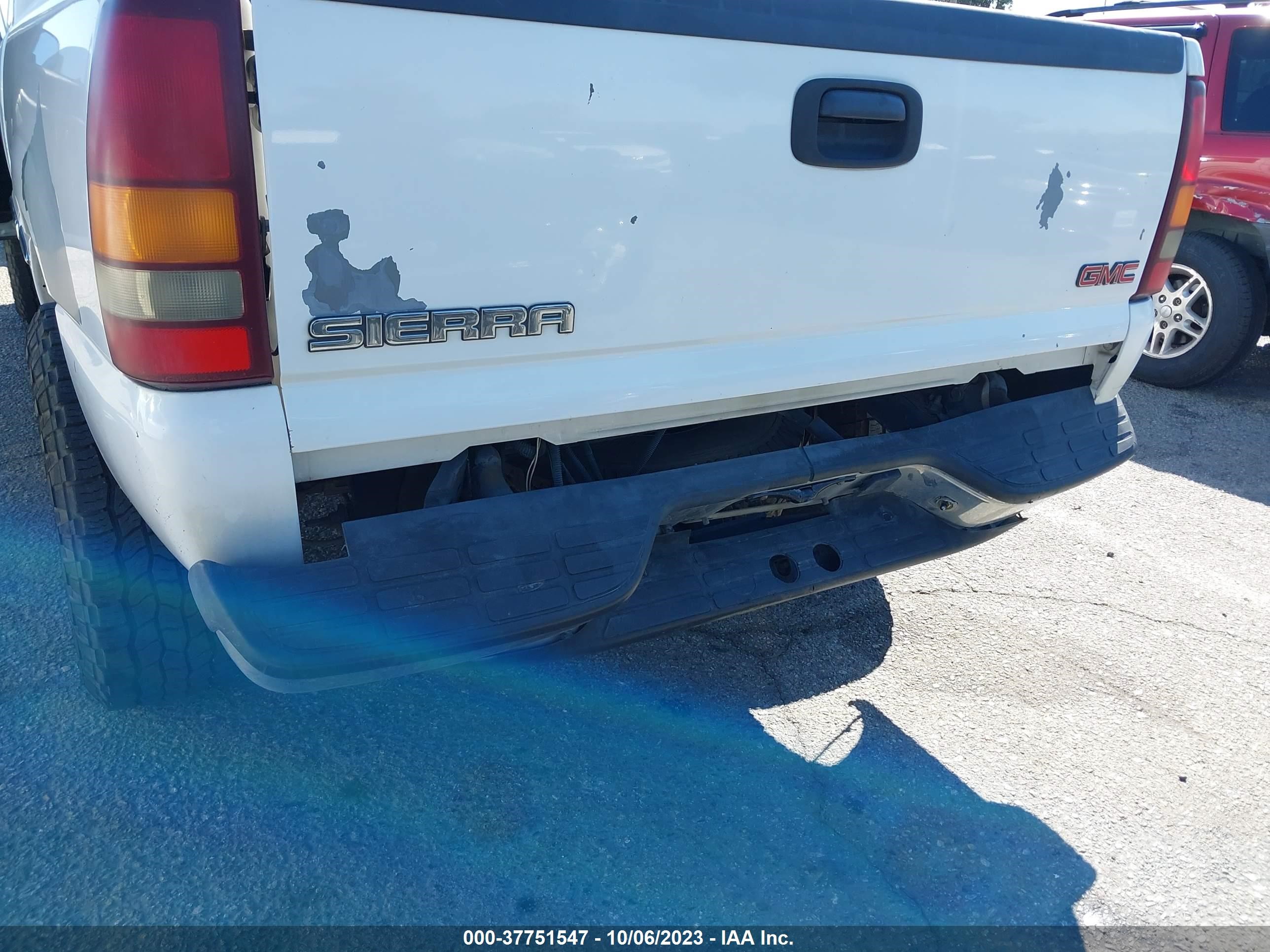 Photo 5 VIN: 2GTEC19T721287750 - GMC SIERRA 