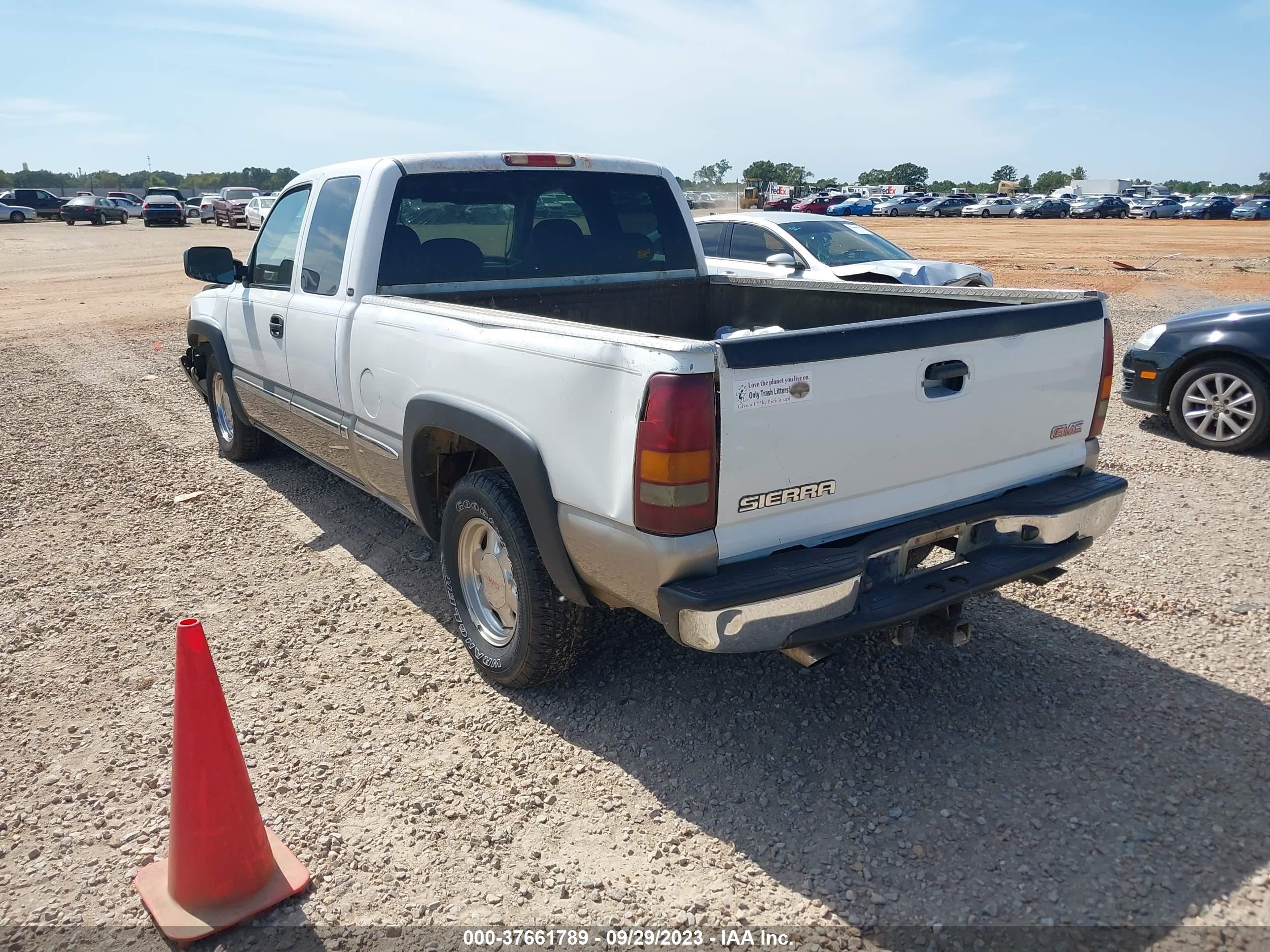 Photo 2 VIN: 2GTEC19T721304675 - GMC SIERRA 