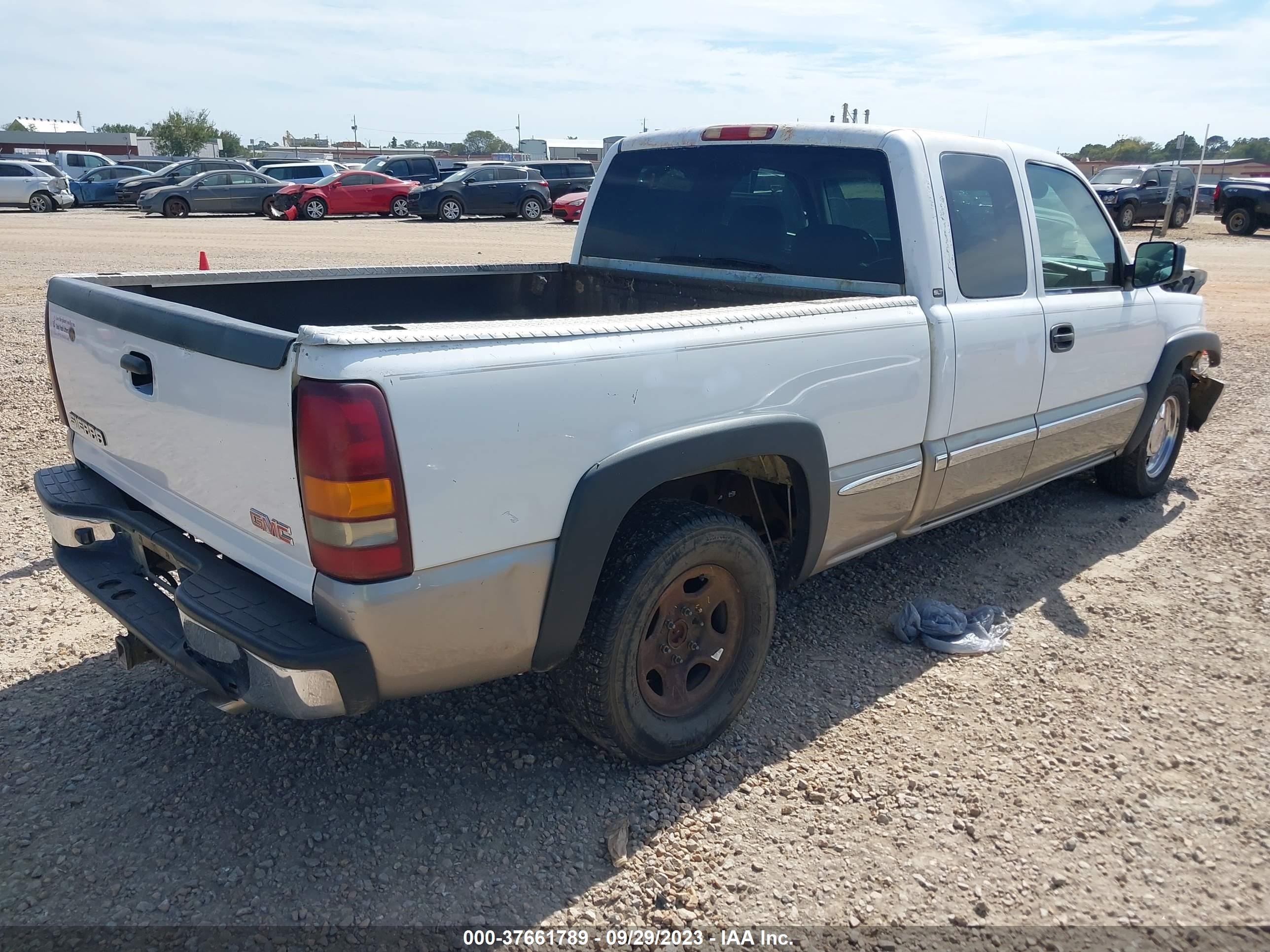 Photo 3 VIN: 2GTEC19T721304675 - GMC SIERRA 