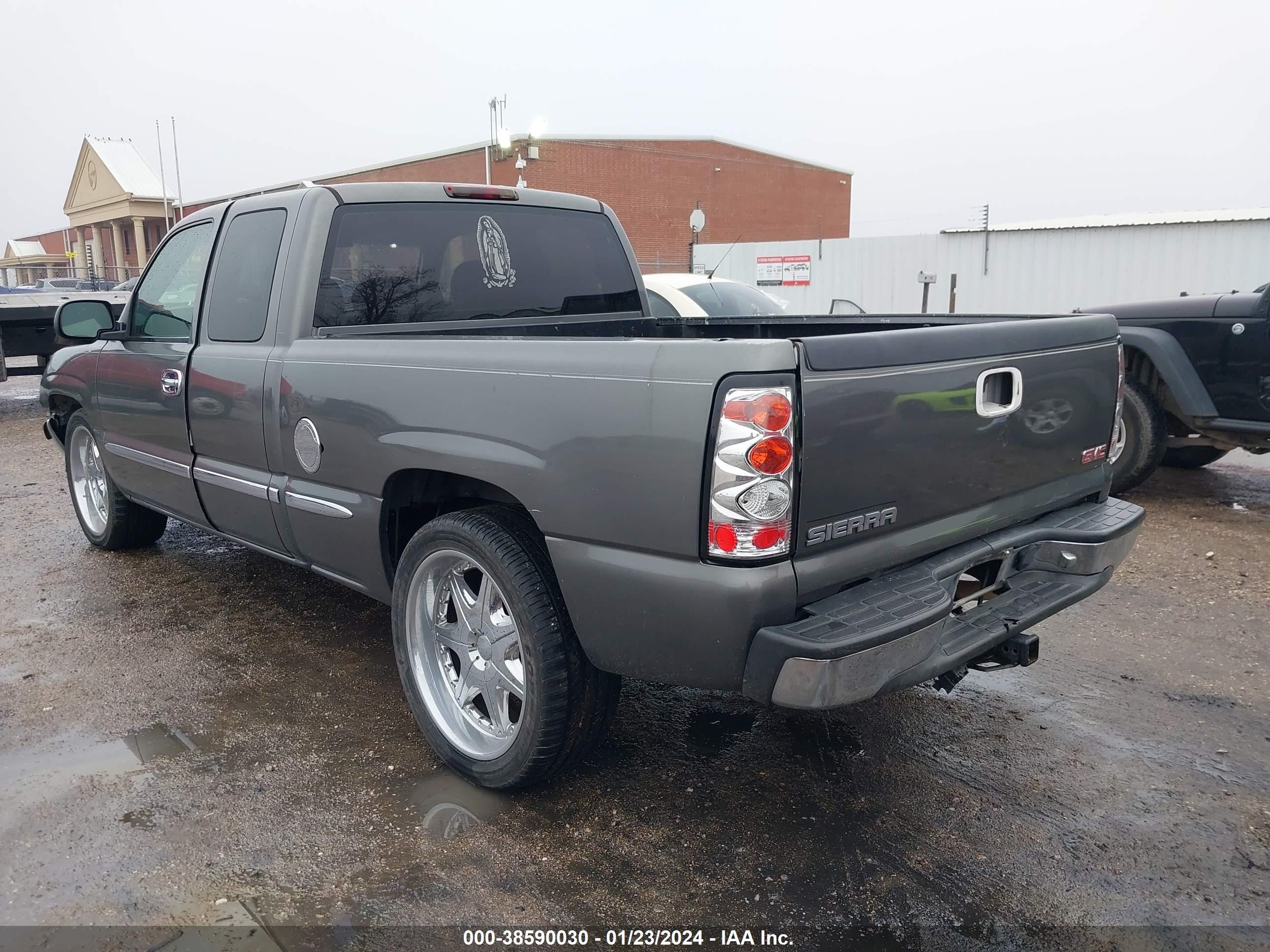 Photo 2 VIN: 2GTEC19T721365377 - GMC SIERRA 