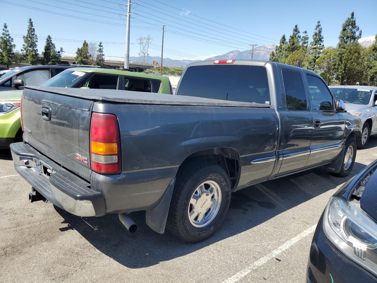 Photo 2 VIN: 2GTEC19T811236434 - GMC SIERRA 