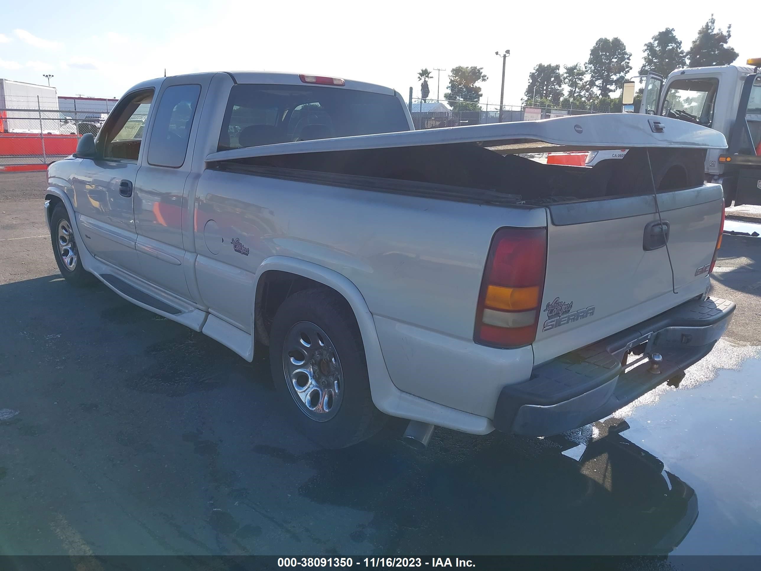 Photo 2 VIN: 2GTEC19T831137714 - GMC SIERRA 