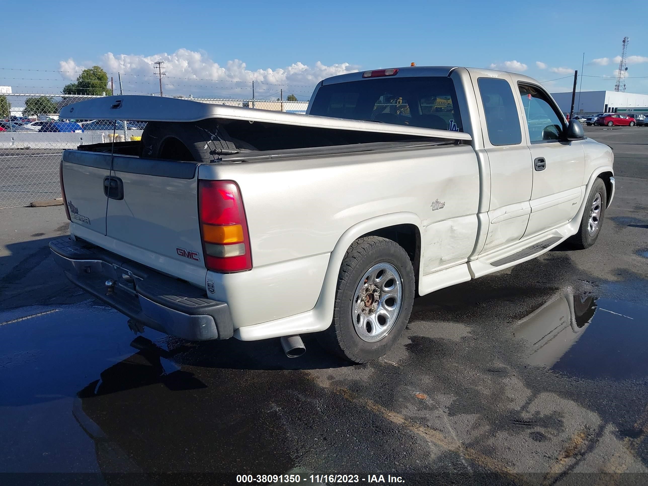 Photo 3 VIN: 2GTEC19T831137714 - GMC SIERRA 