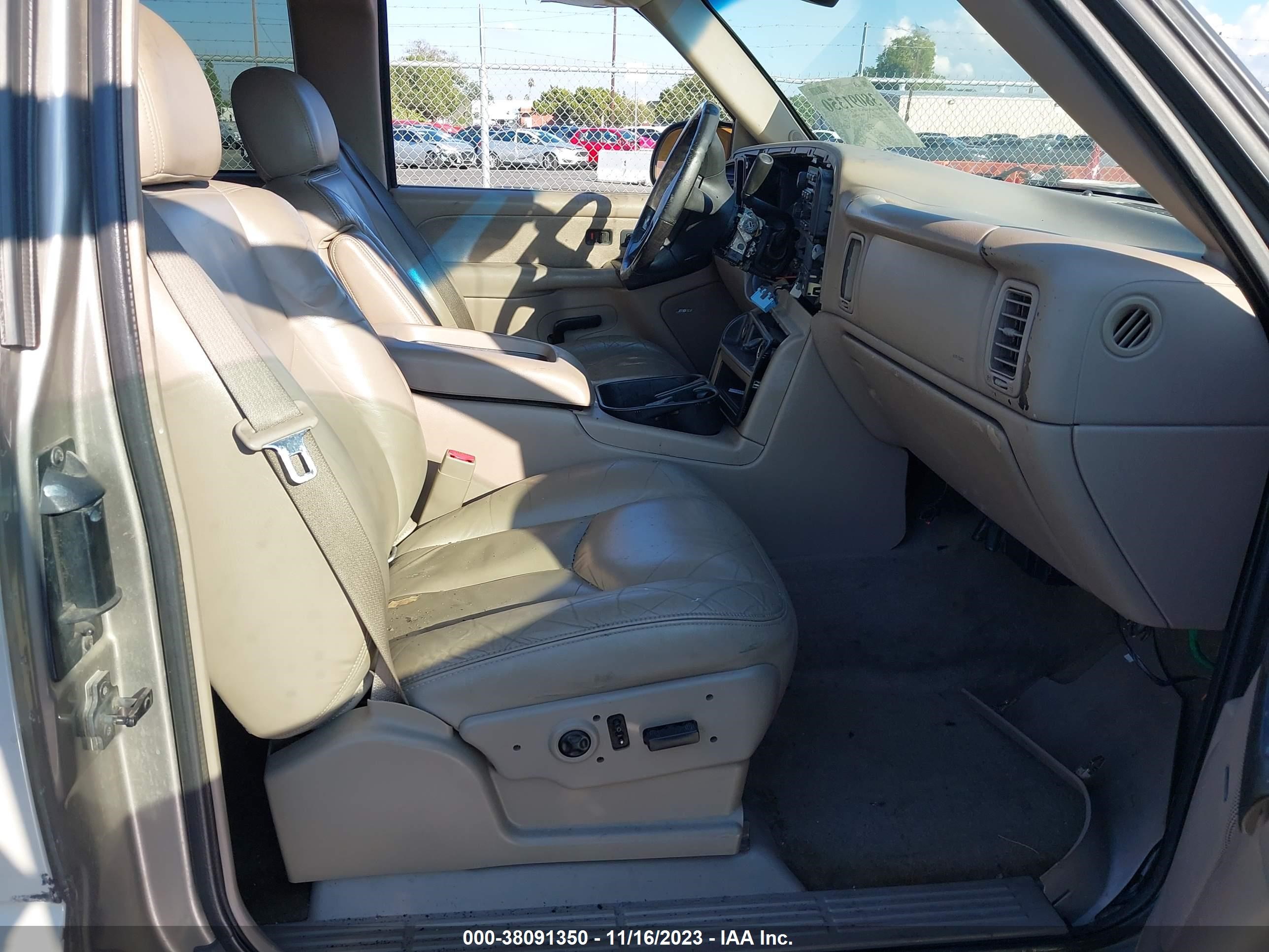 Photo 4 VIN: 2GTEC19T831137714 - GMC SIERRA 